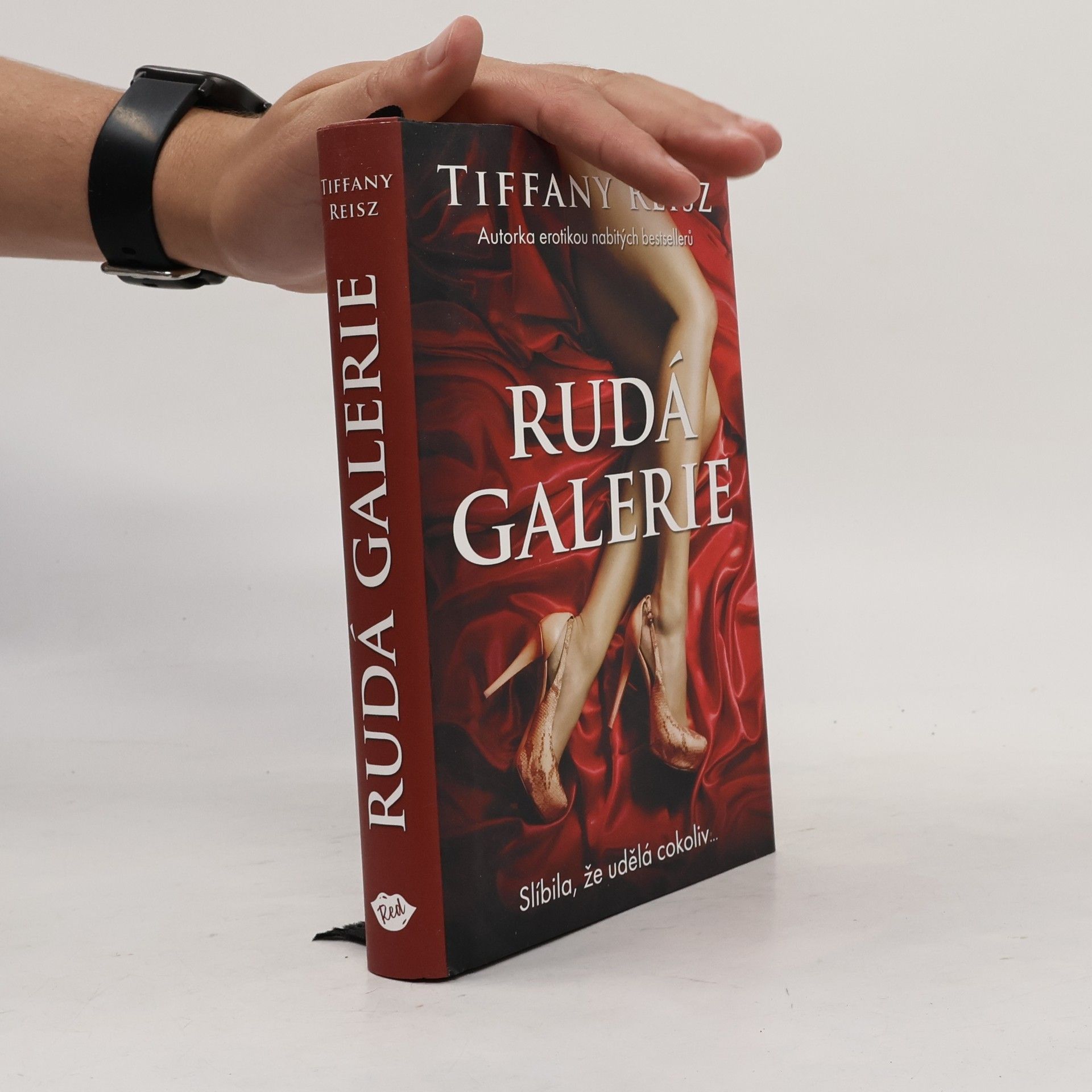 Tiffany Reisz Rudá galerie