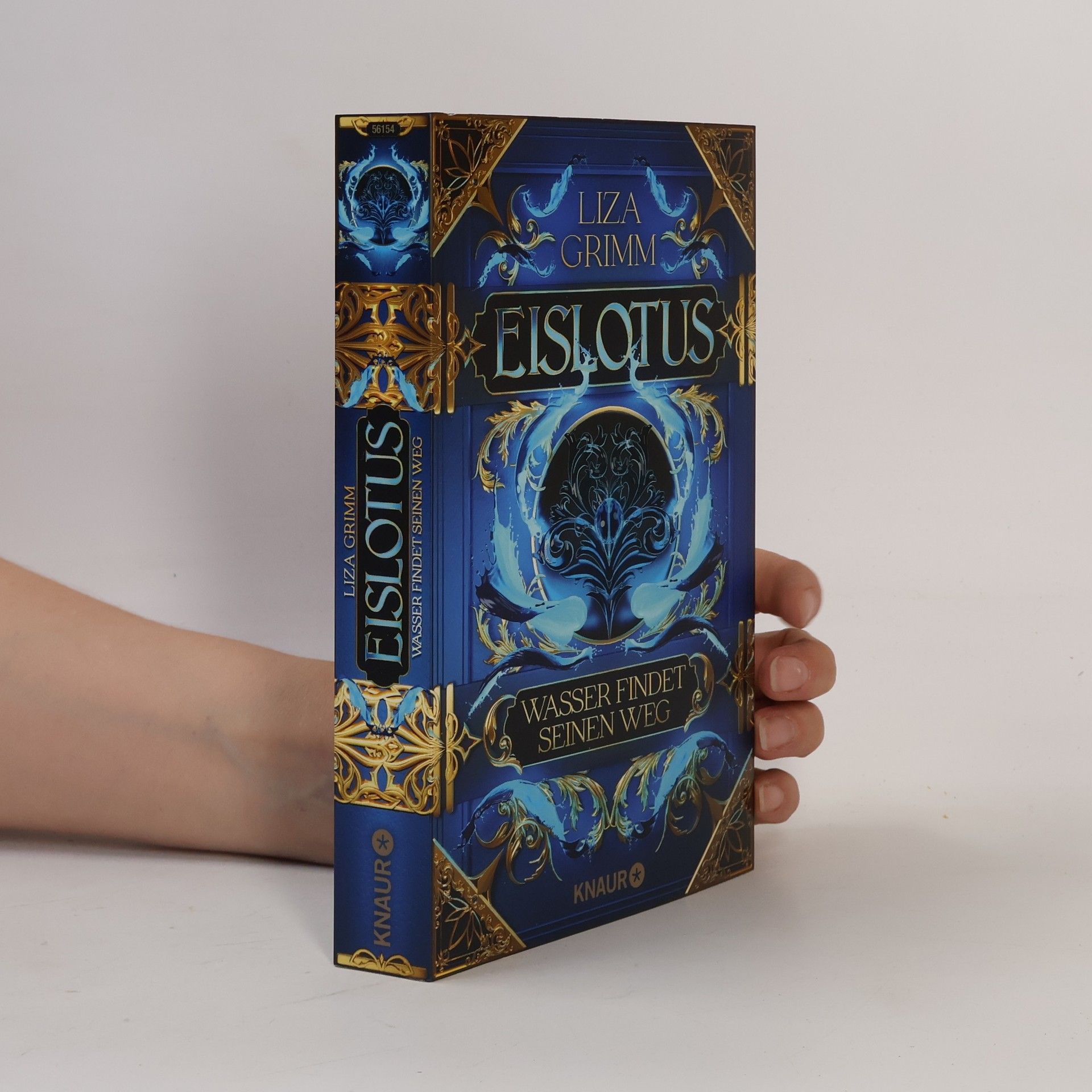 Eislotus. Wasser findet seinen Weg