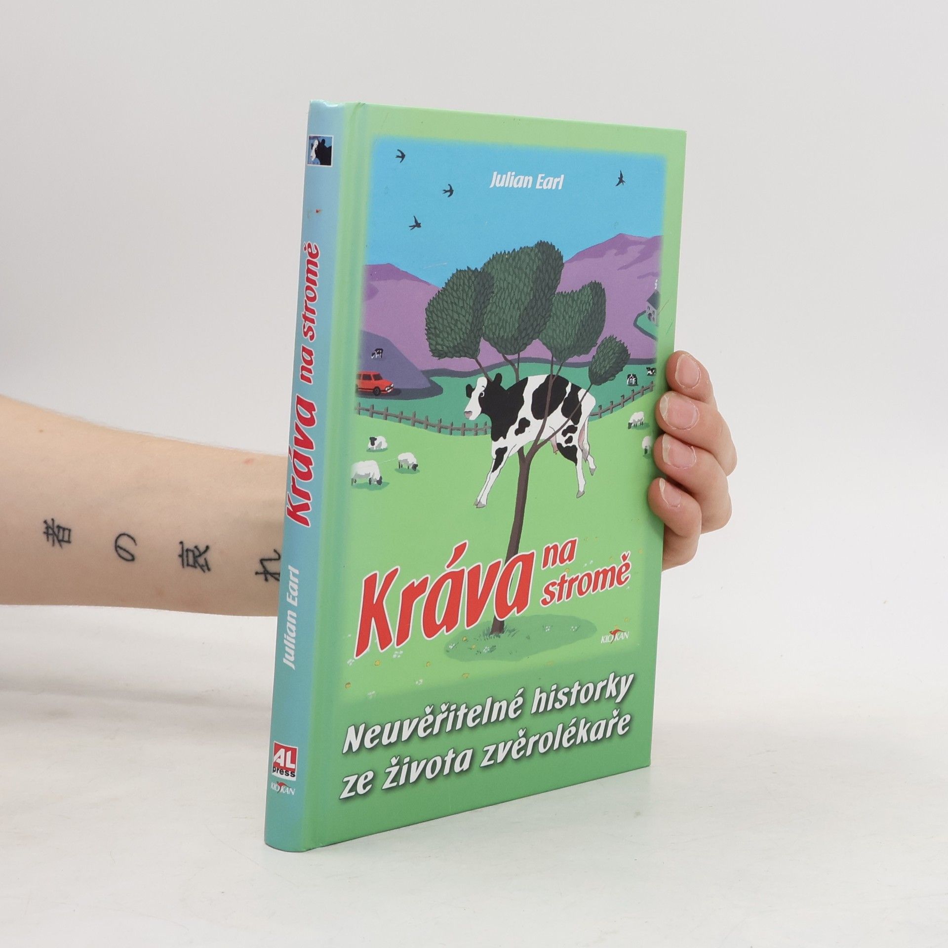 Julian Earl Kráva na stromě. Neuvěřitelné historky ze života zvěrolékaře