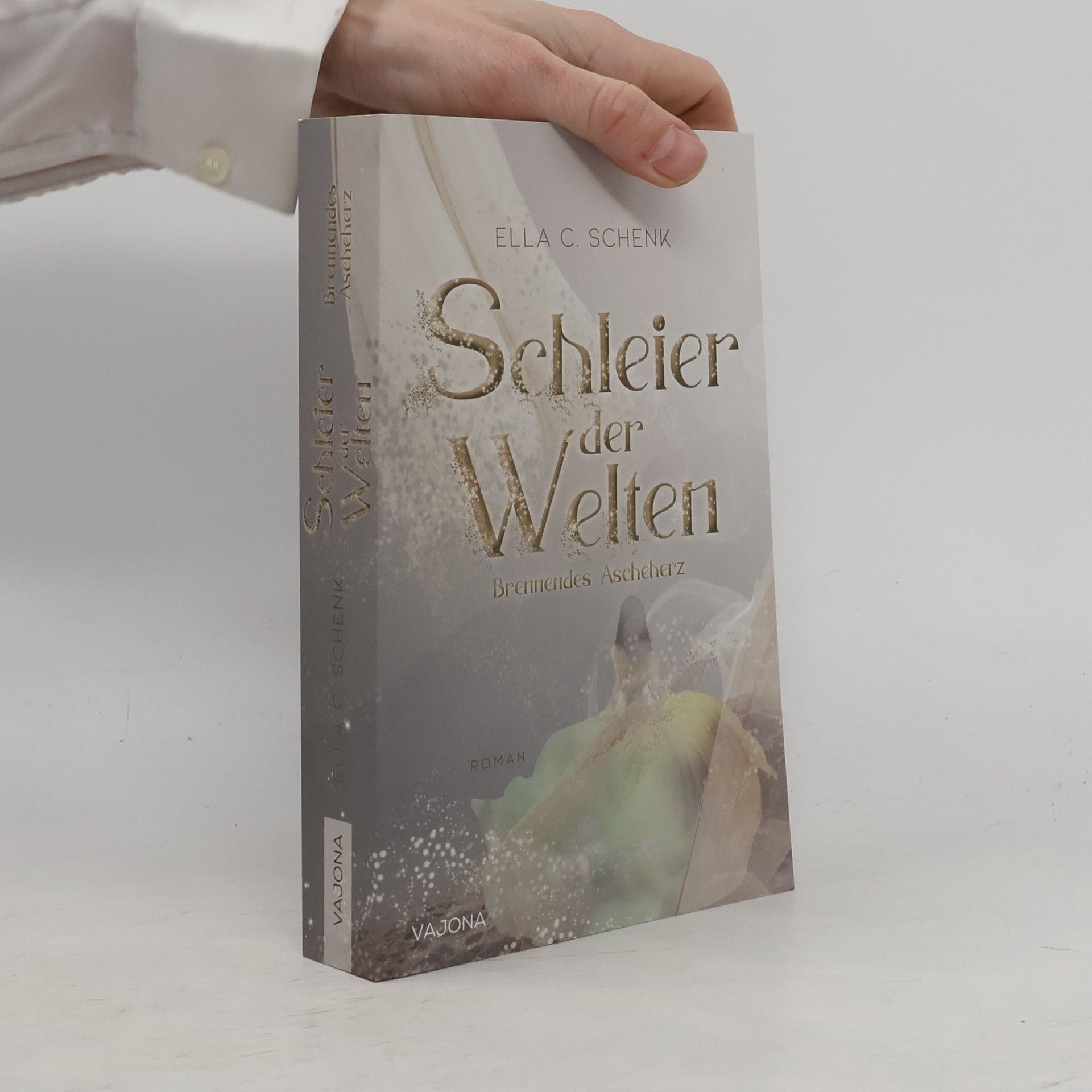 Ella C. Schenk Schleier der Welten - Brennendes Ascheherz (Band 2)