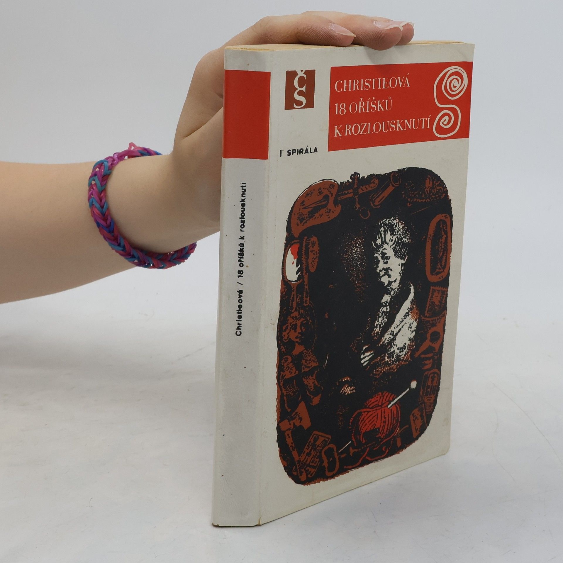 Agatha Christie 18 oříšků k rozlousknutí