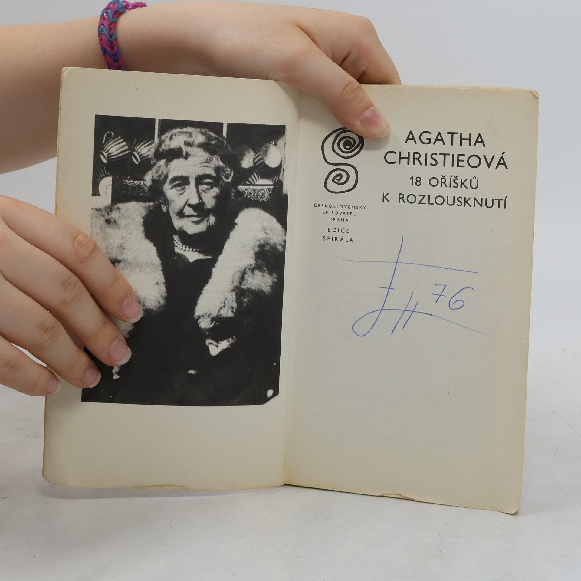 Agatha Christie 18 oříšků k rozlousknutí