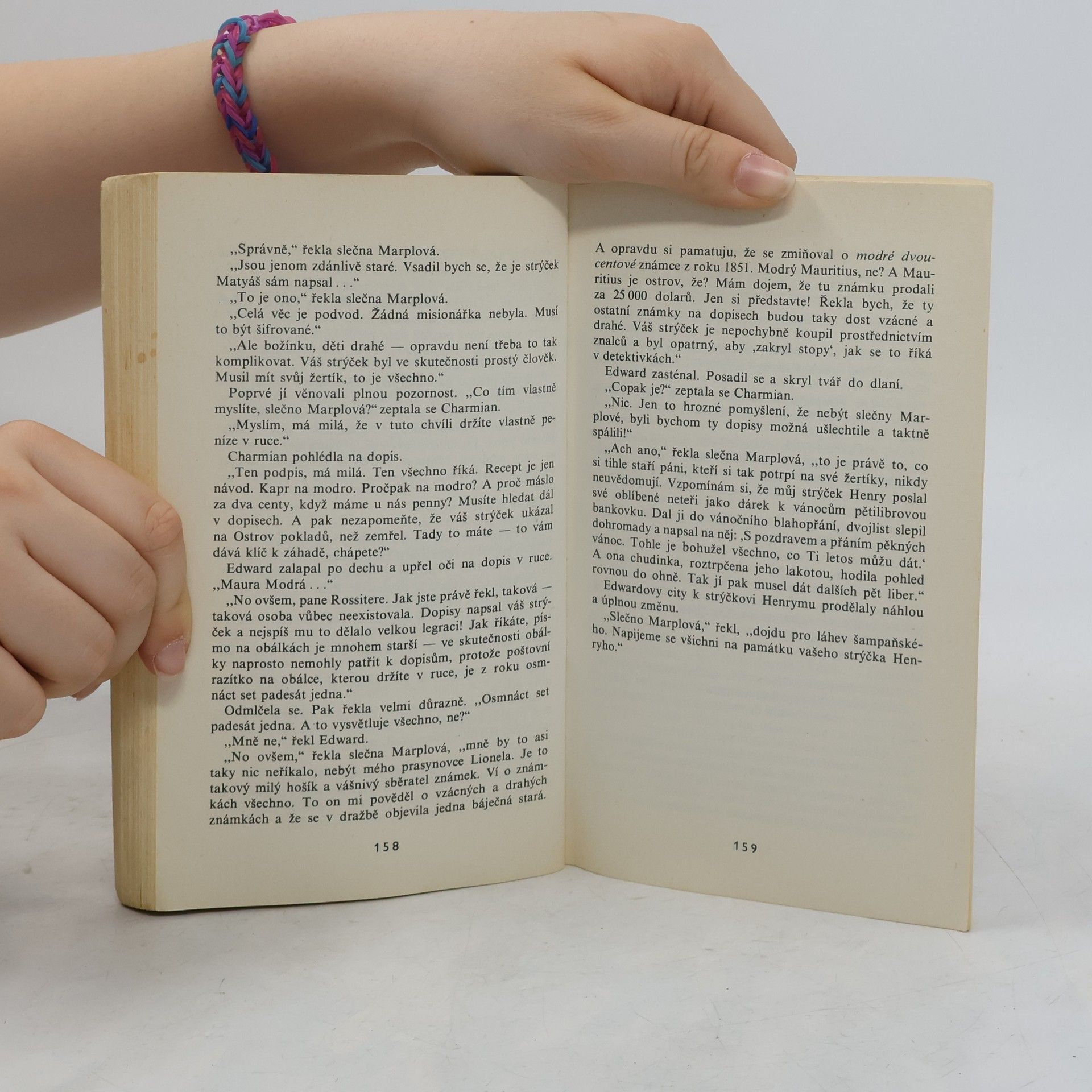 Agatha Christie 18 oříšků k rozlousknutí