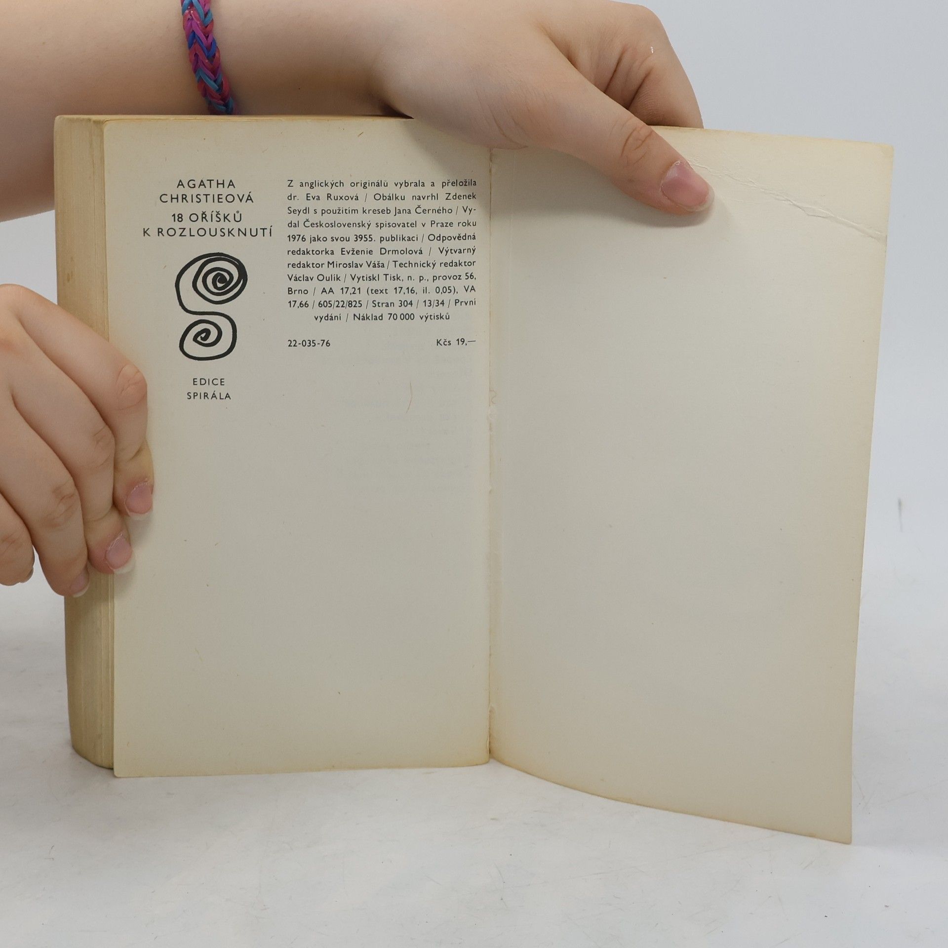 Agatha Christie 18 oříšků k rozlousknutí