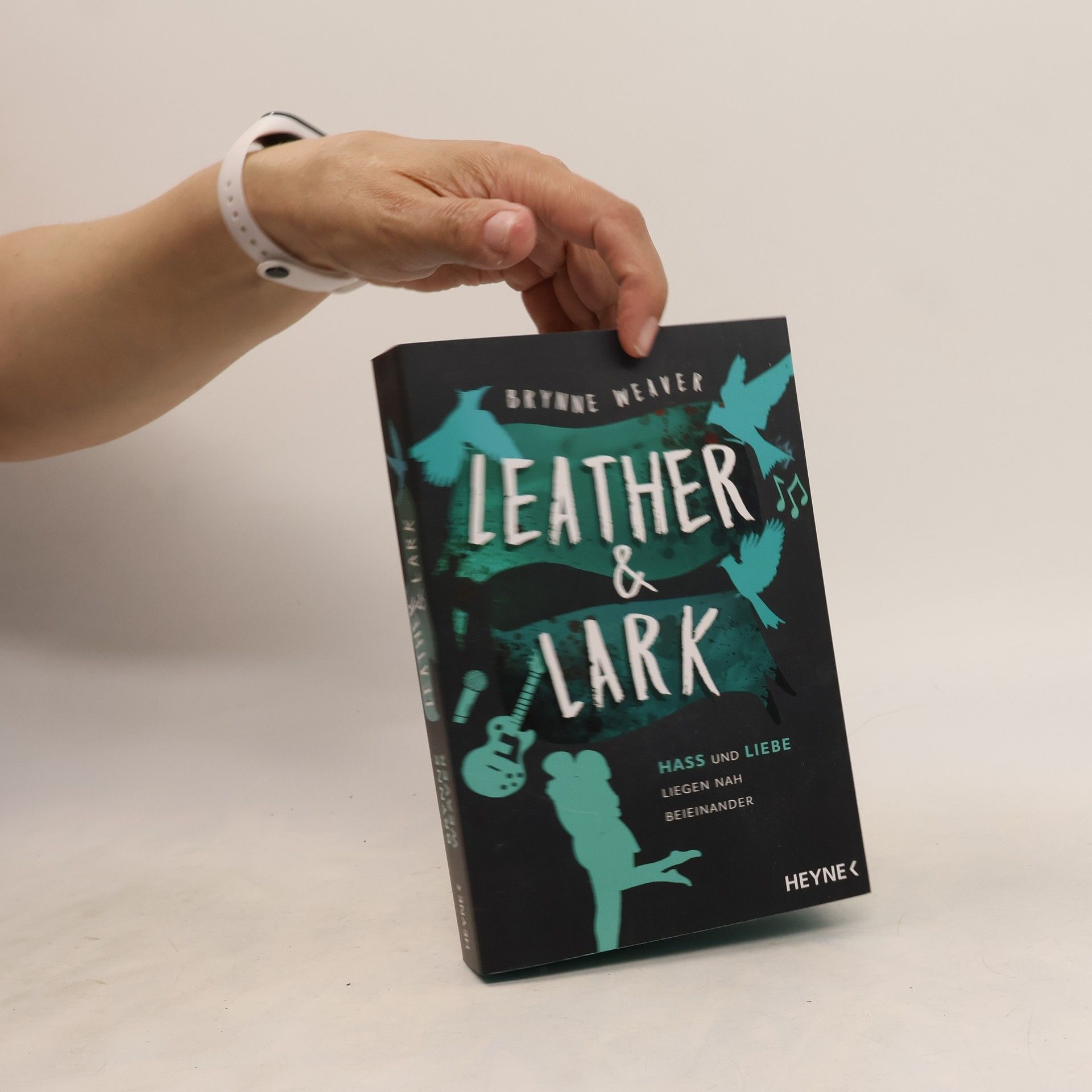 Leather & Lark - Hass und Liebe liegen nah beieinander