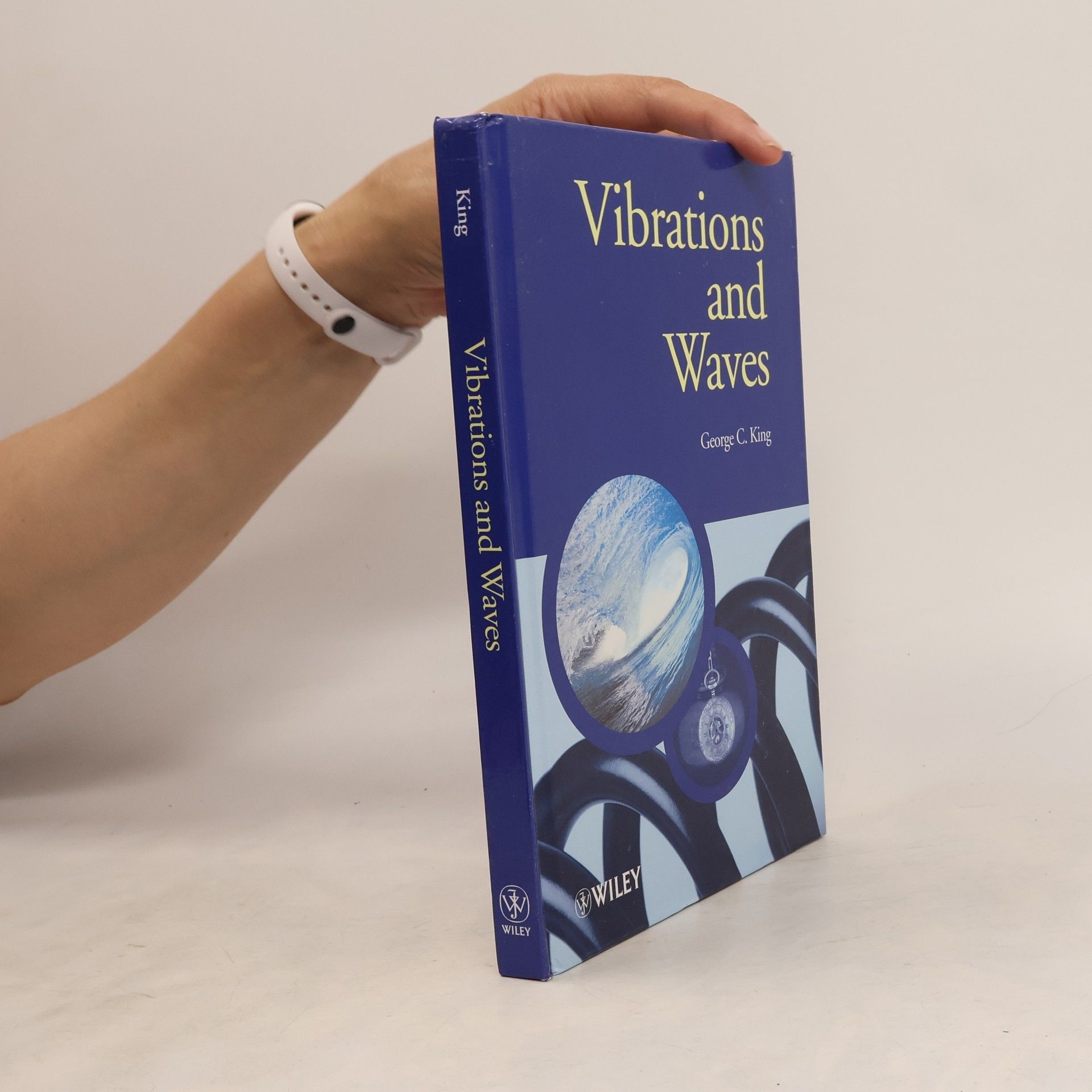 E. C. Tubb Manchester Physics Series: Vibrations and Waves