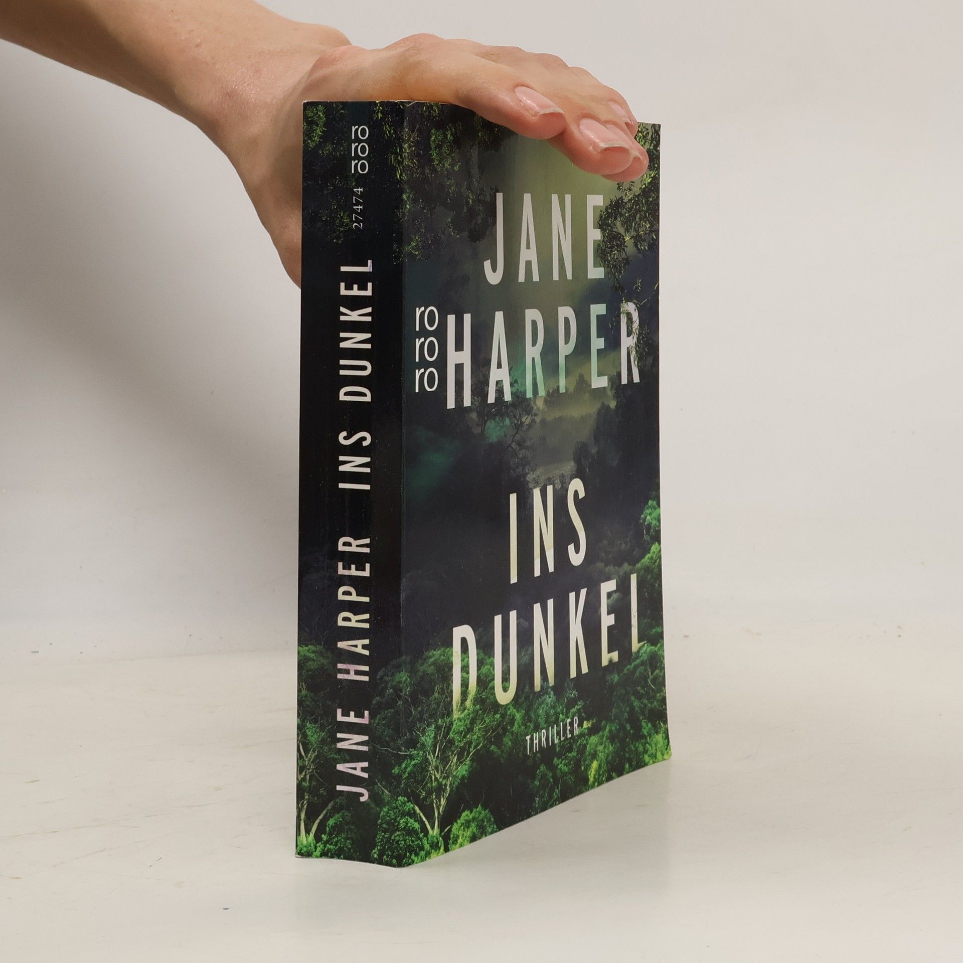Jane Harper Ins Dunkel
