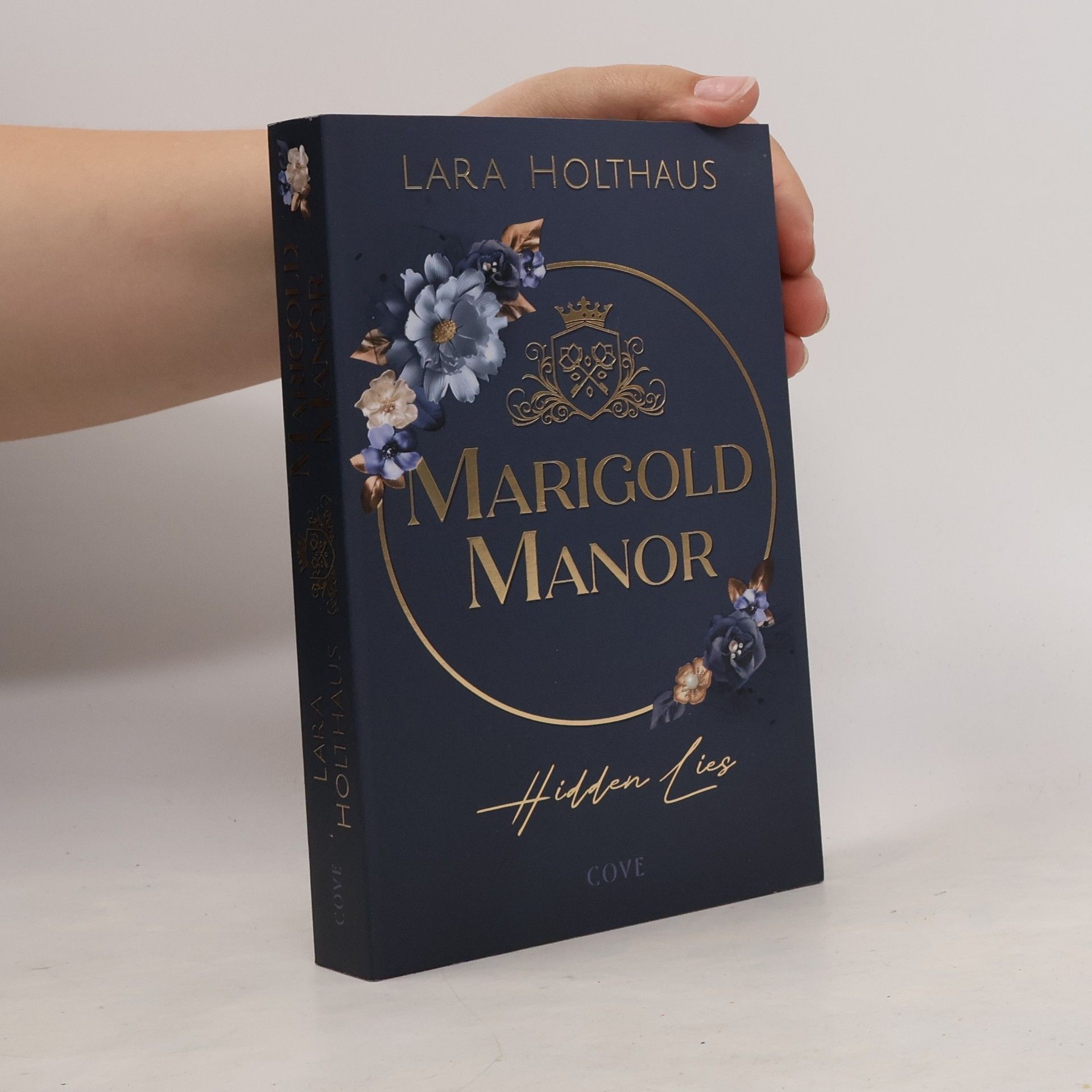 Lara Holthaus Marigold Manor 1: Hidden Lies