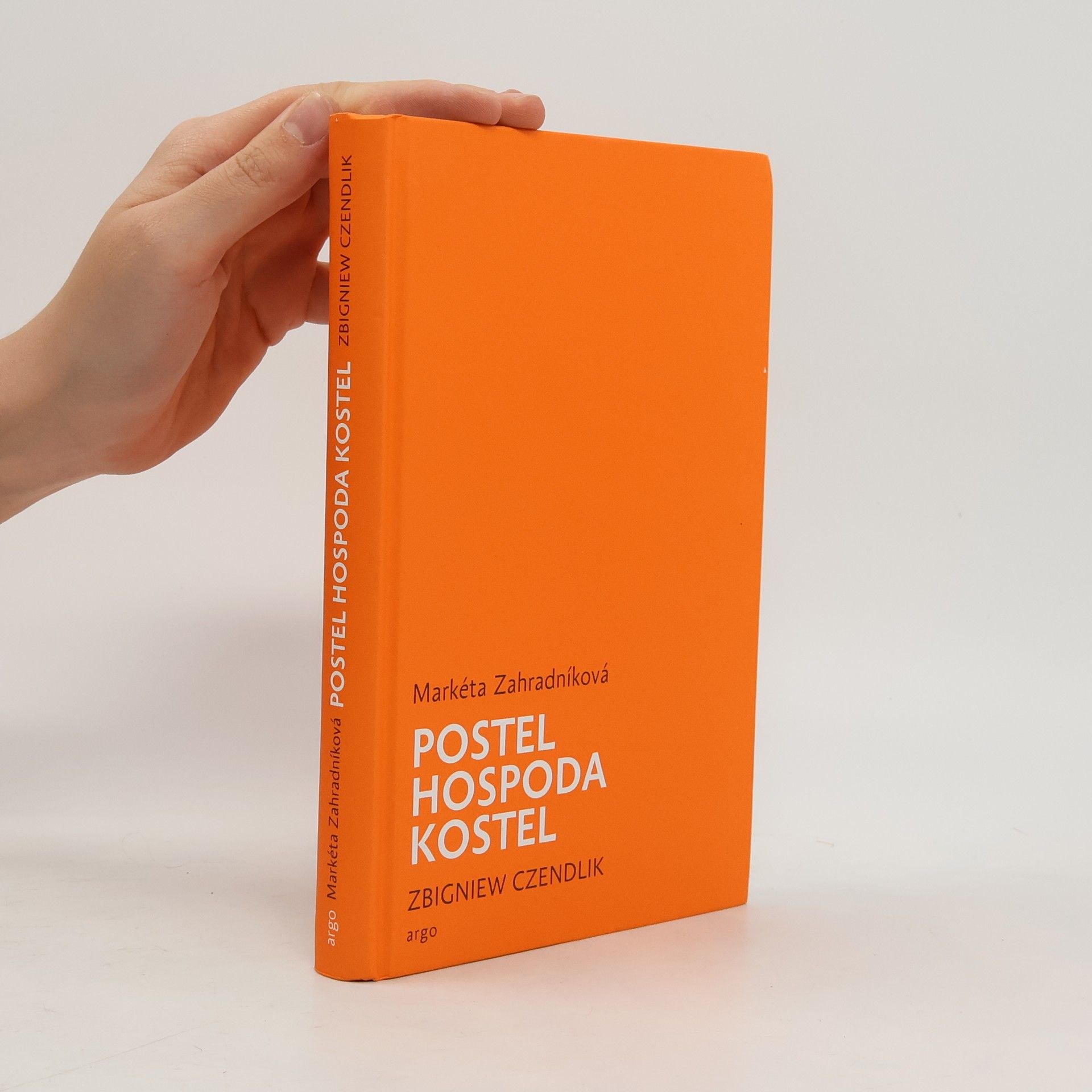 Zbigniew Czendlik Postel, hospoda, kostel