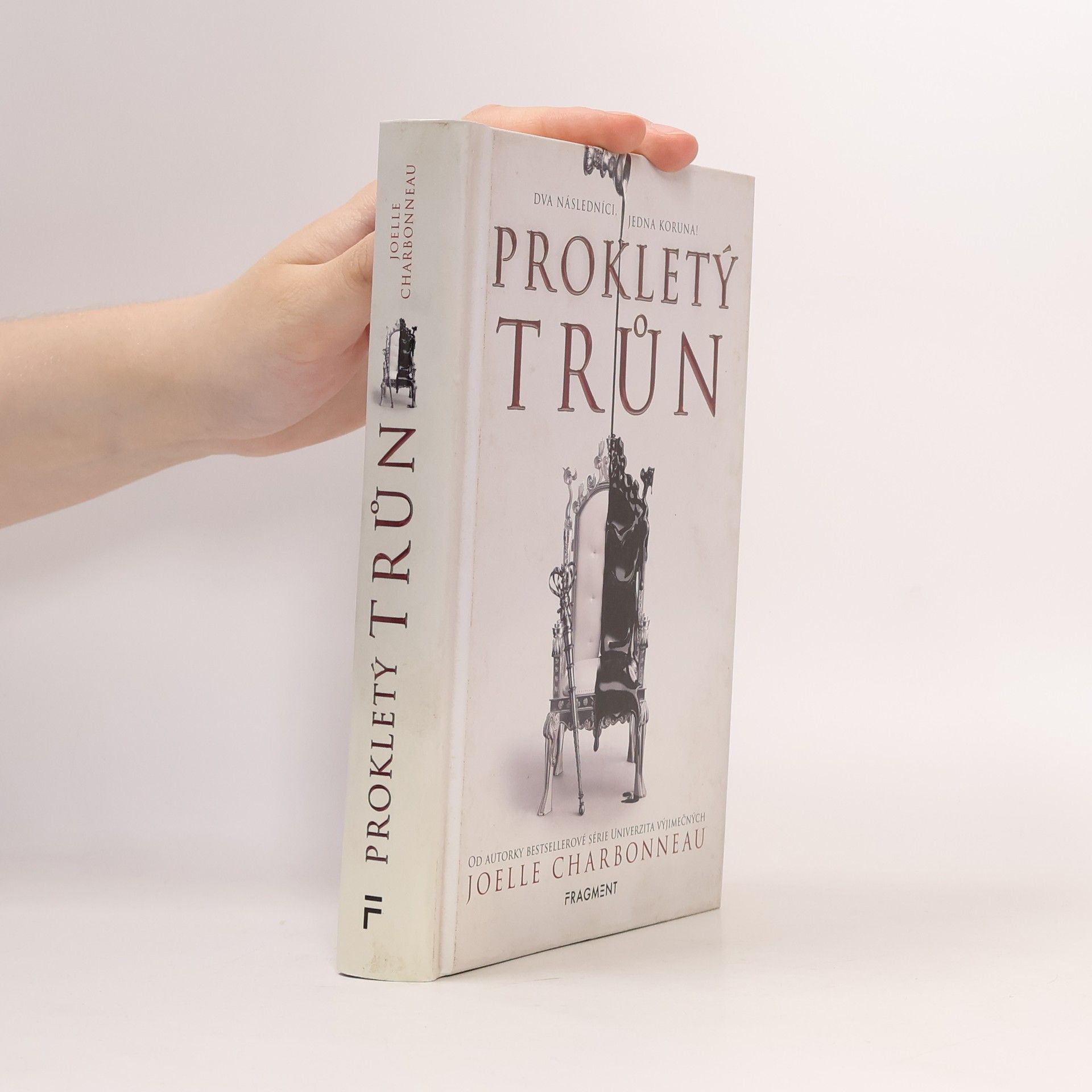 Joelle Charbonneau Prokletý trůn