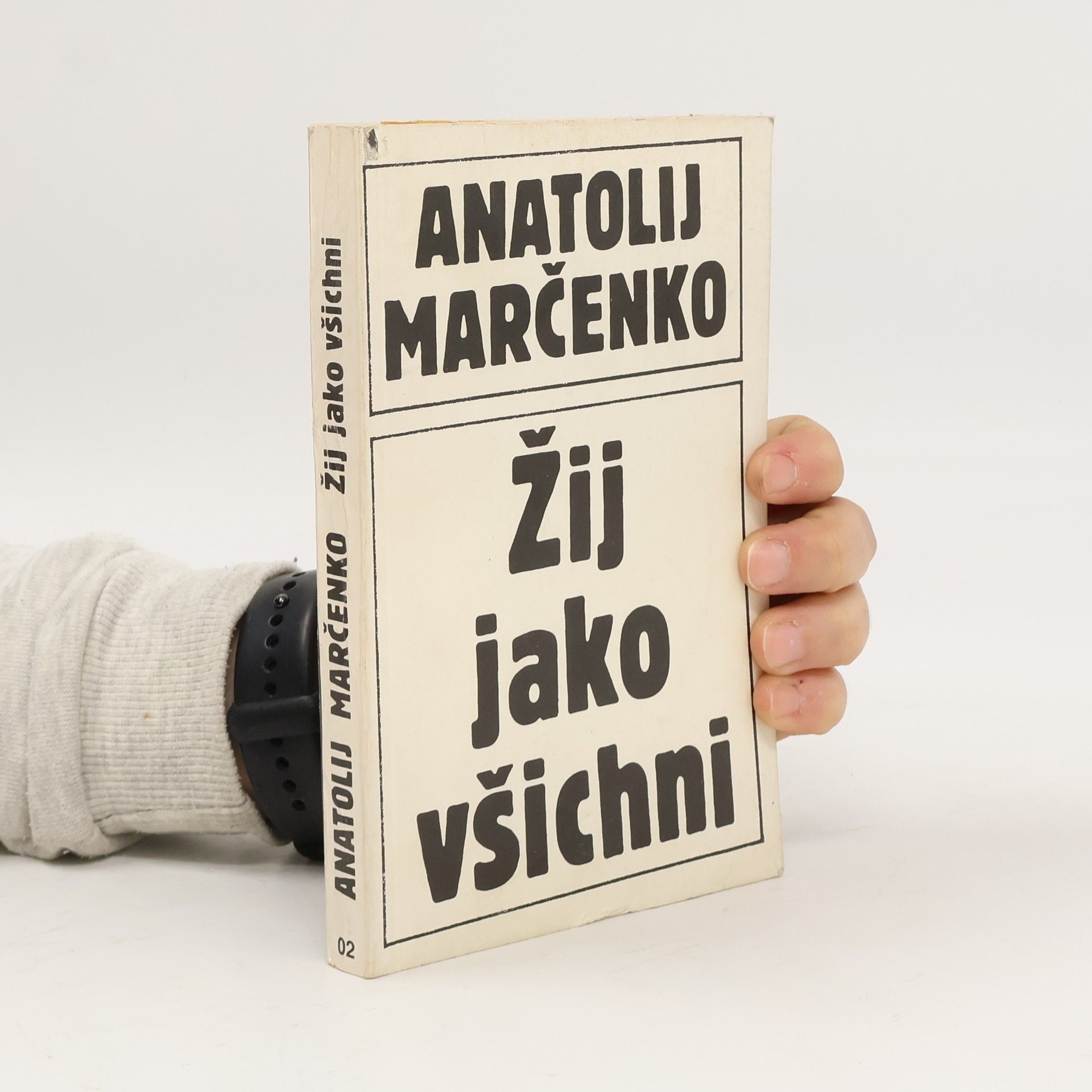 Anatolij Tichonovič Marčenko Žij jako všichni