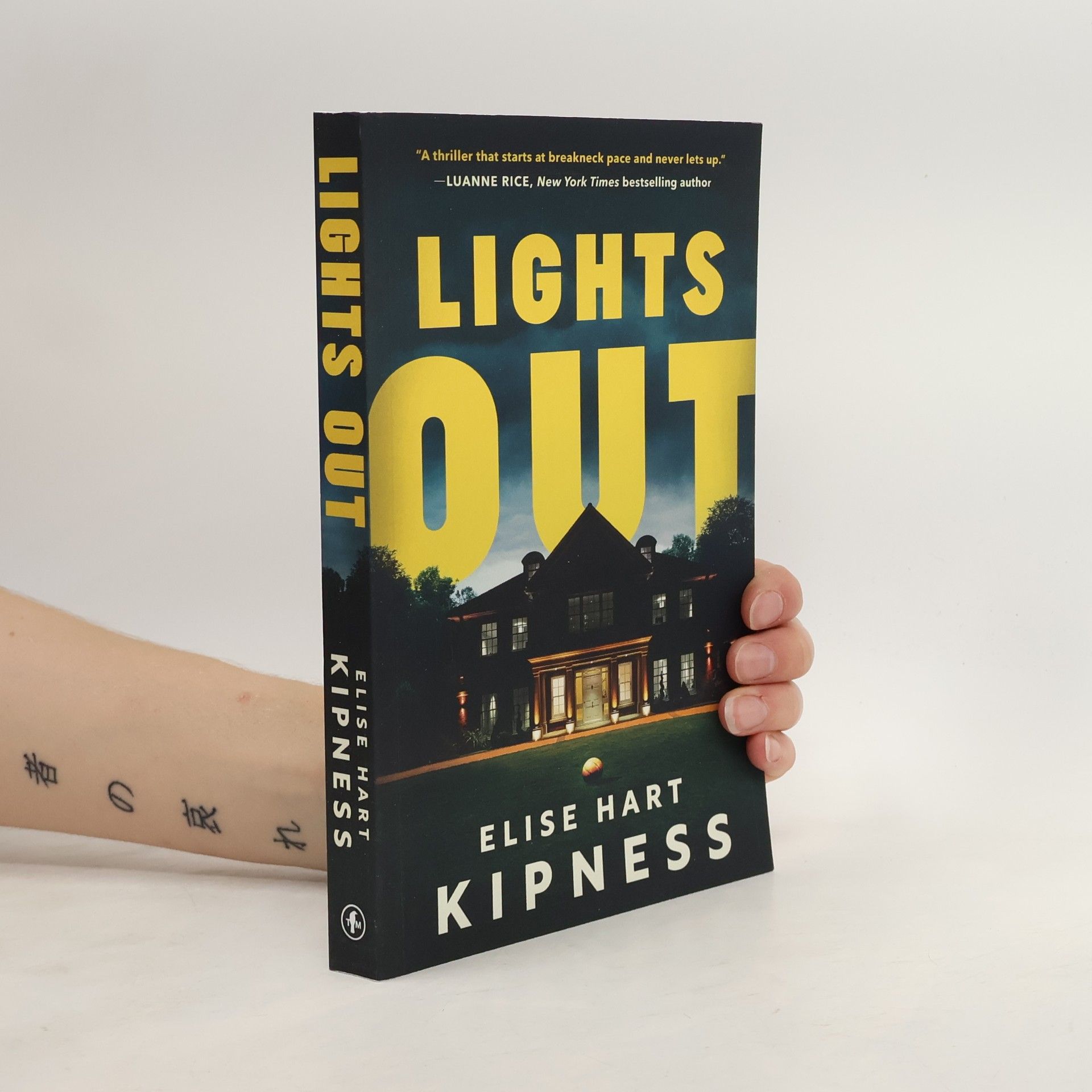 Elise Hart Kipness Lights Out