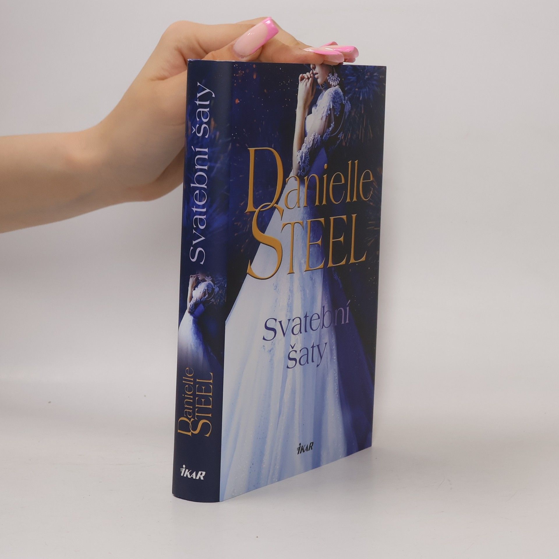 Danielle Steel Svatební šaty