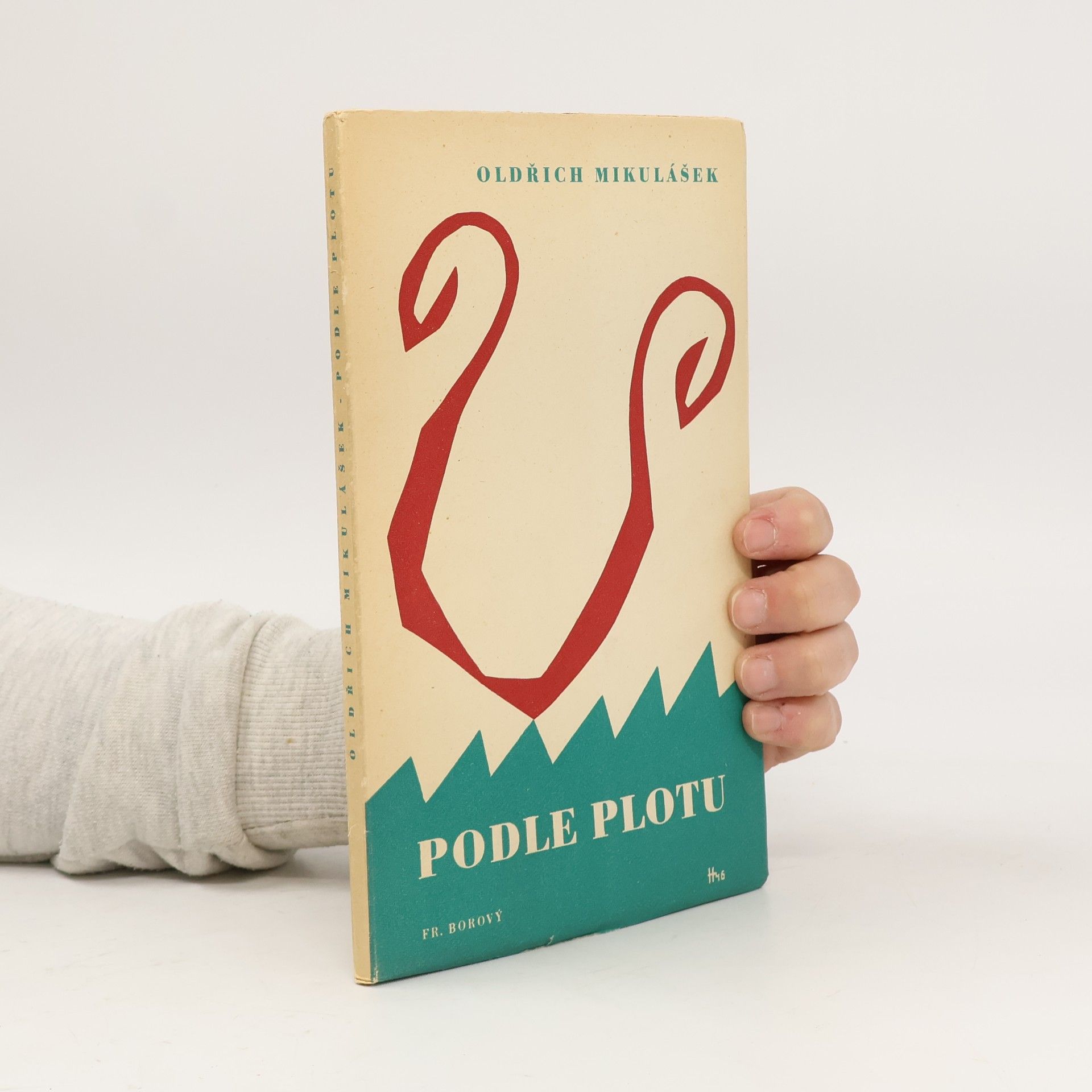 Podle plotu