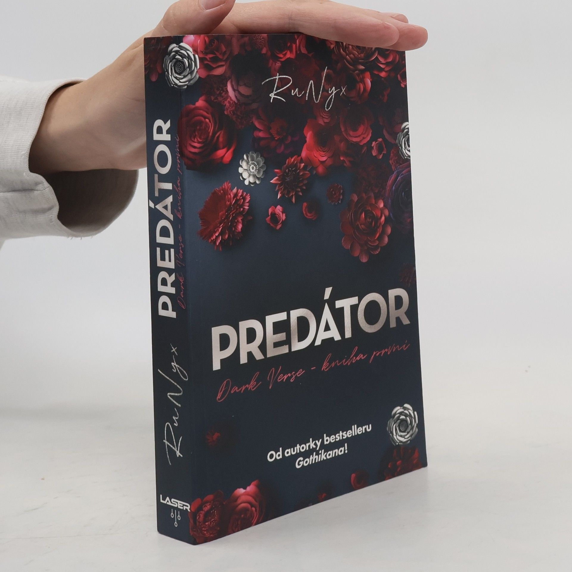 Aleš Procházka Dark Verse. Kniha první, Predátor