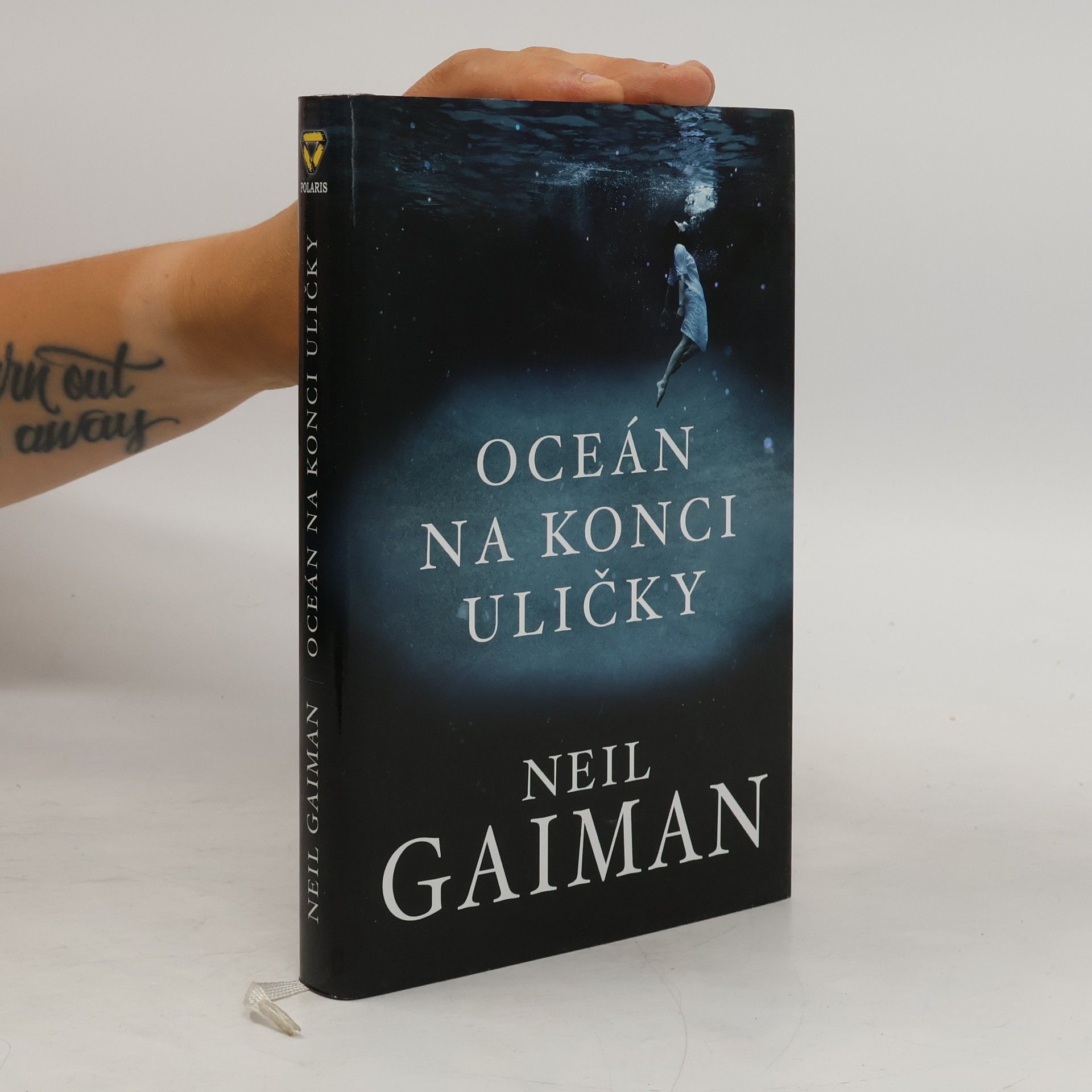 Neil Gaiman Oceán na konci uličky