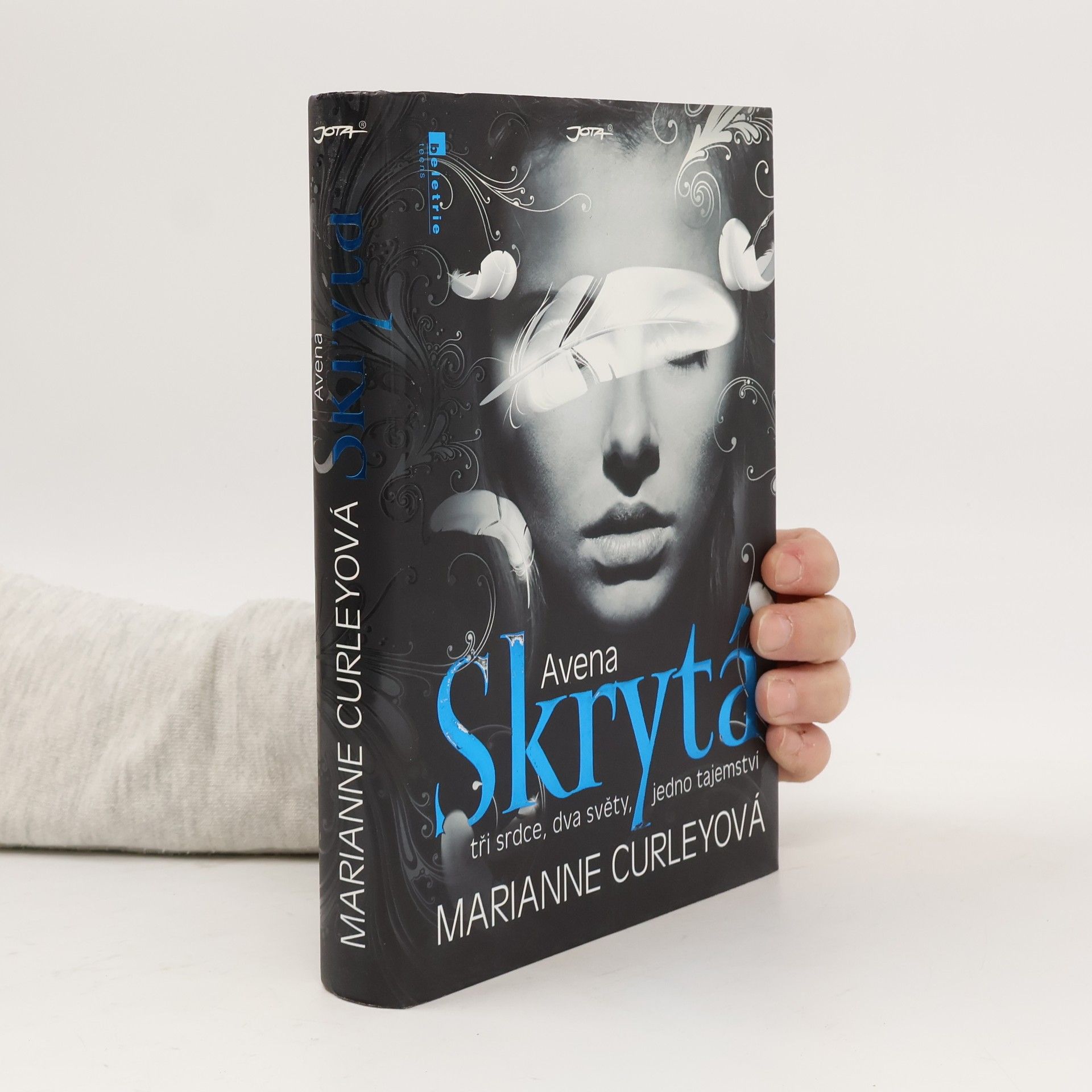 Marianne Curley Avena. Skrytá