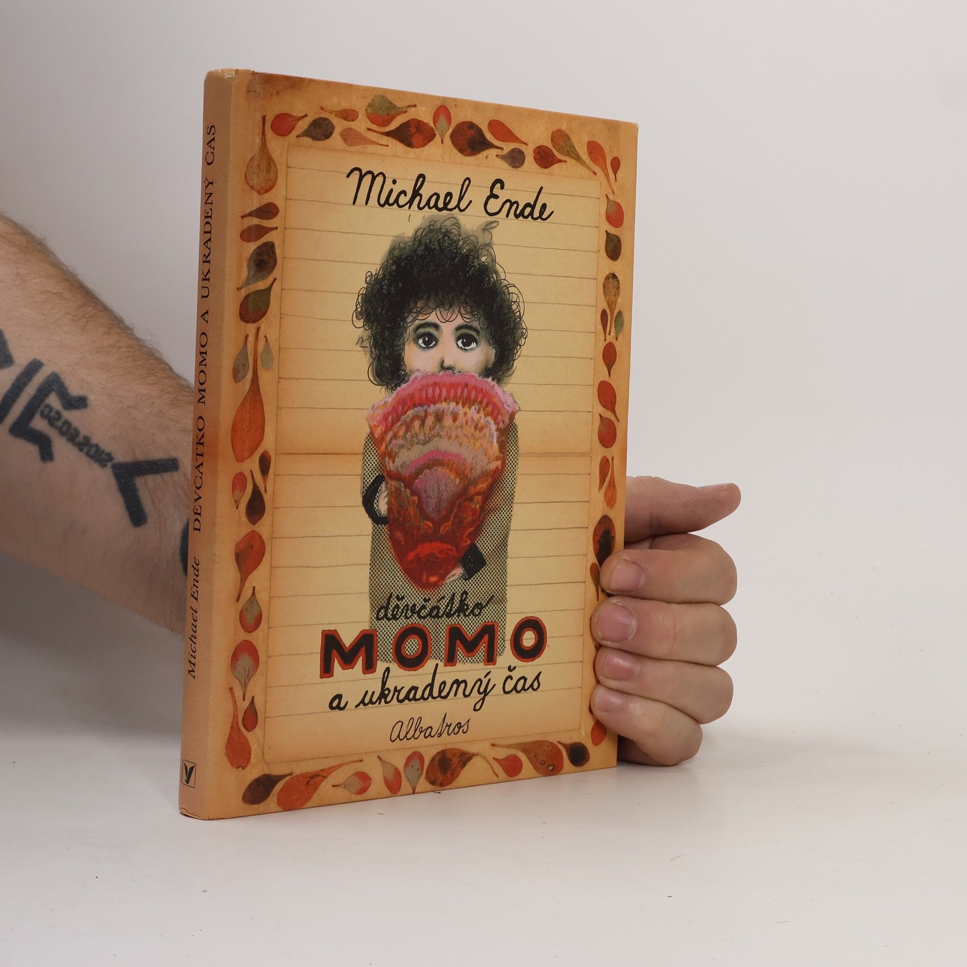 Michael Ende Děvčátko Momo a ukradený čas. Pohádkový román