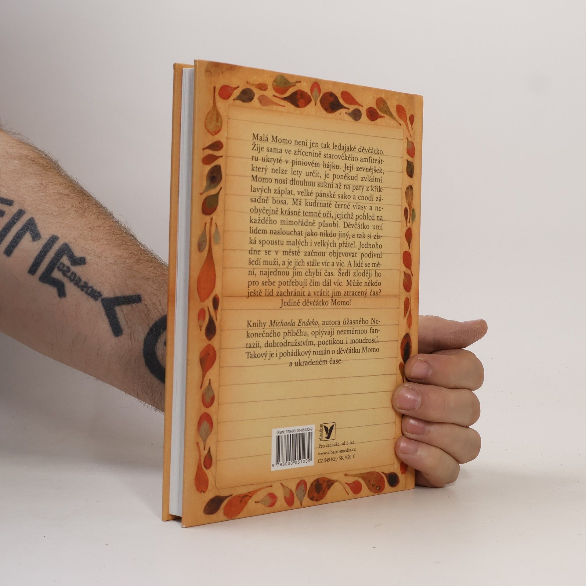 Michael Ende Děvčátko Momo a ukradený čas. Pohádkový román