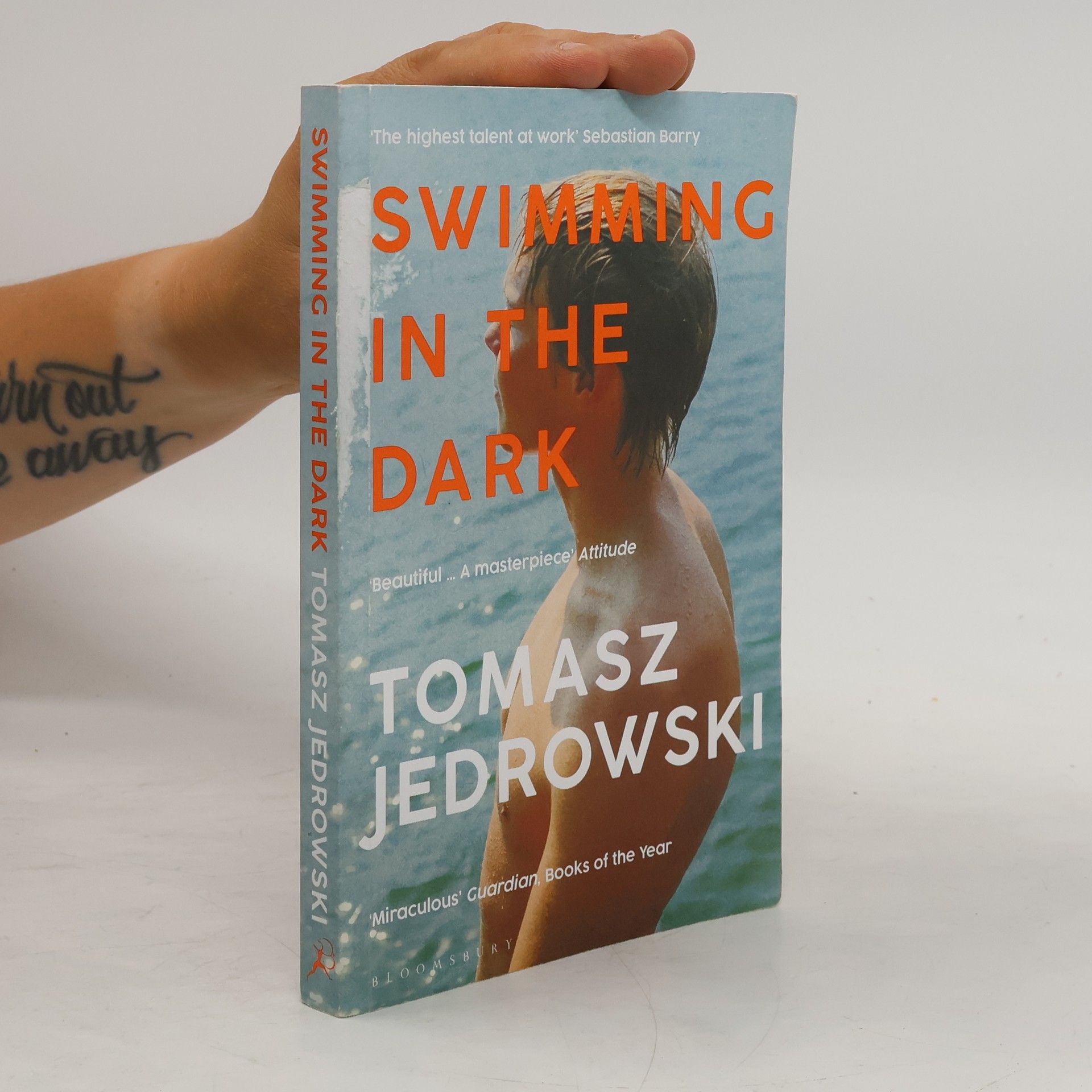Tomasz Jędrowski Swimming in the dark