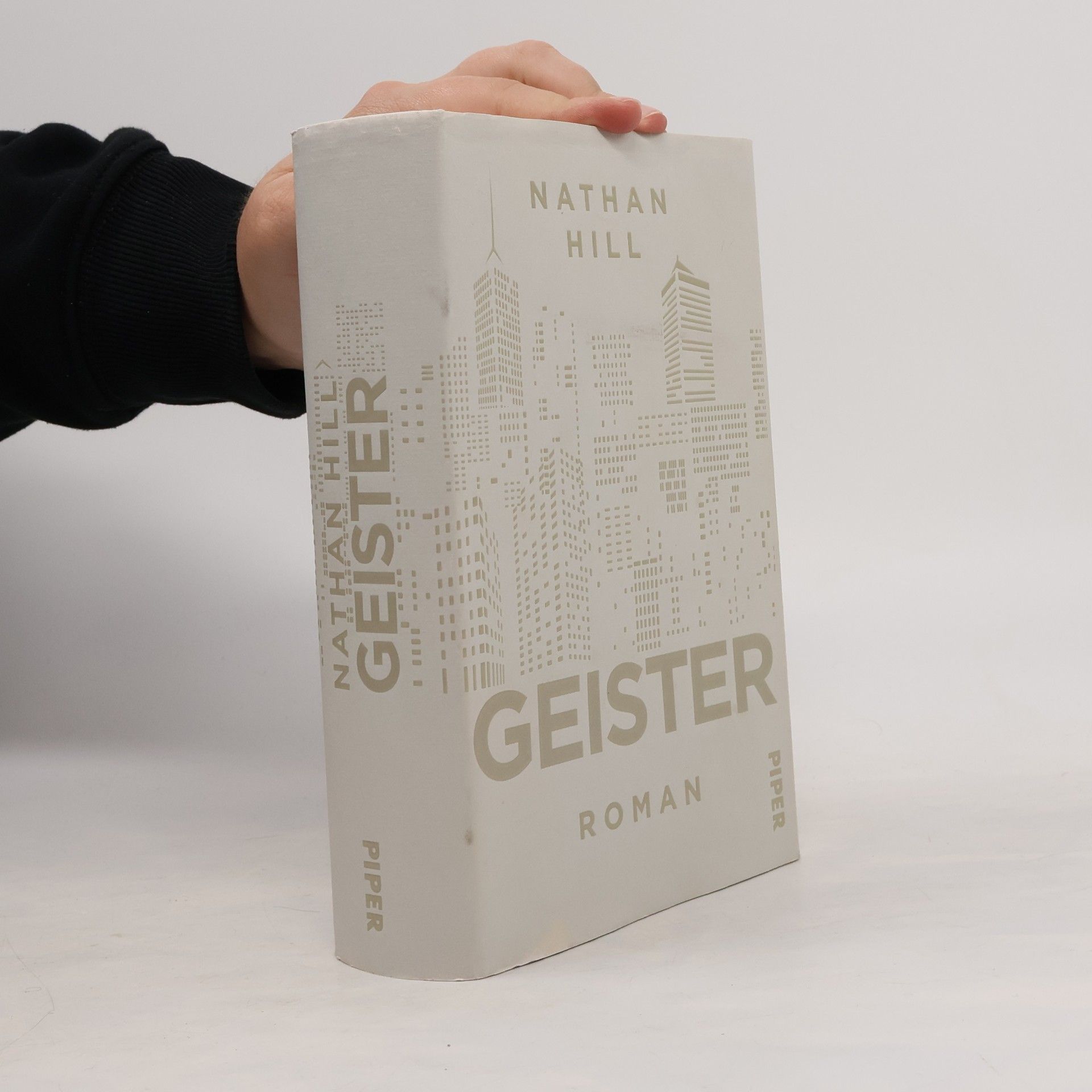 Nathan Hill Geister