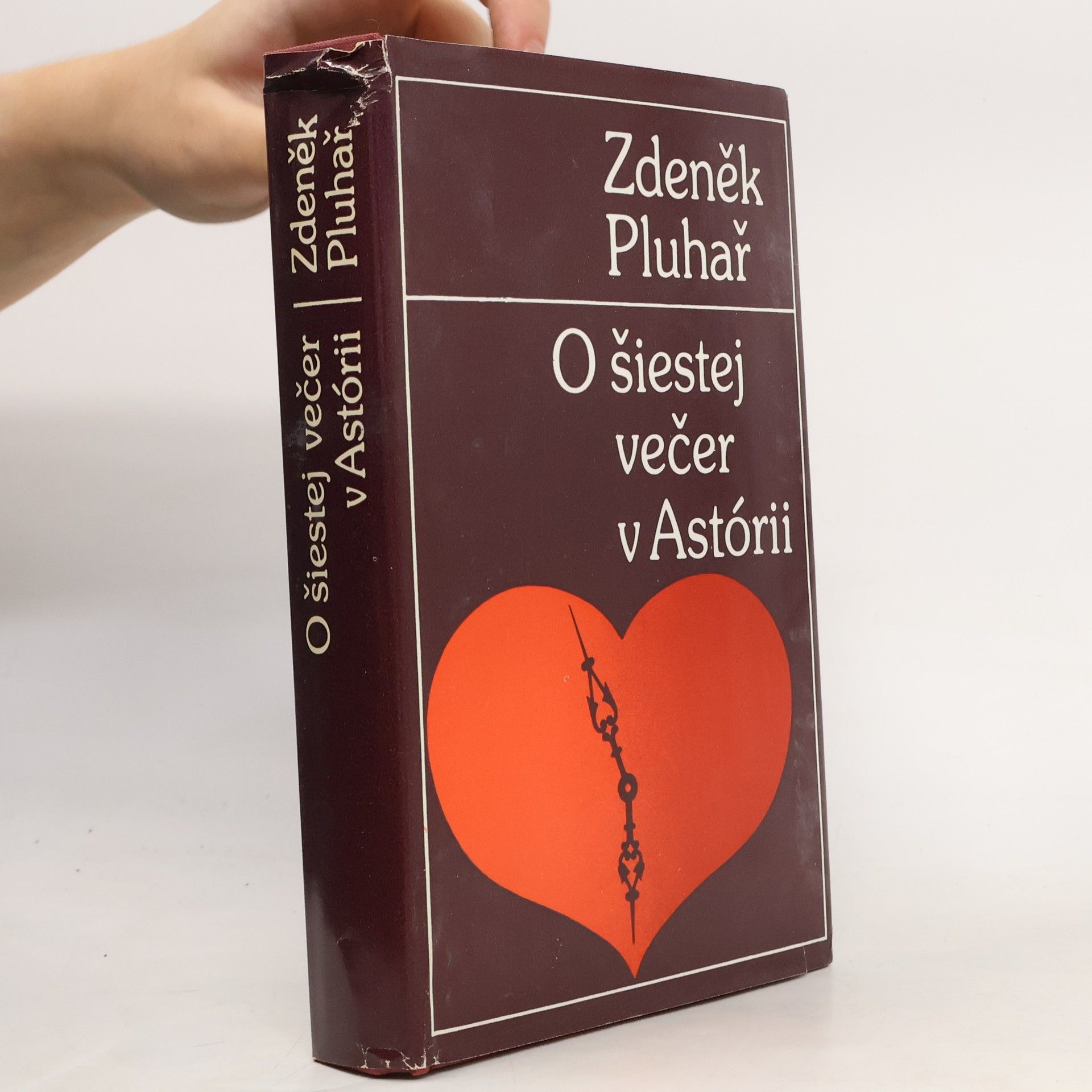 Zdeněk Pluhař O šiestej večer v Astórii