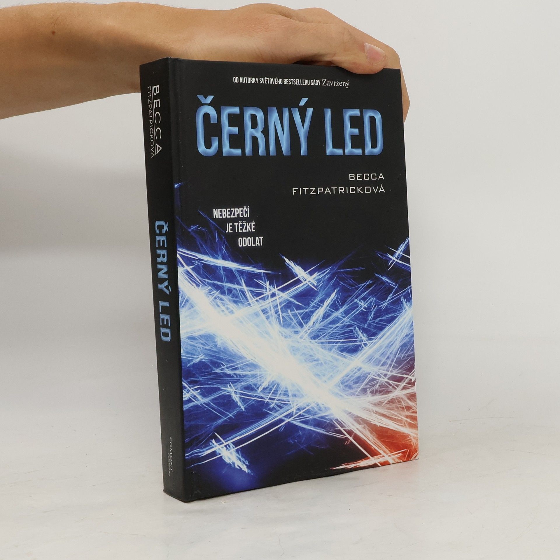 Becca Fitzpatrick Černý led