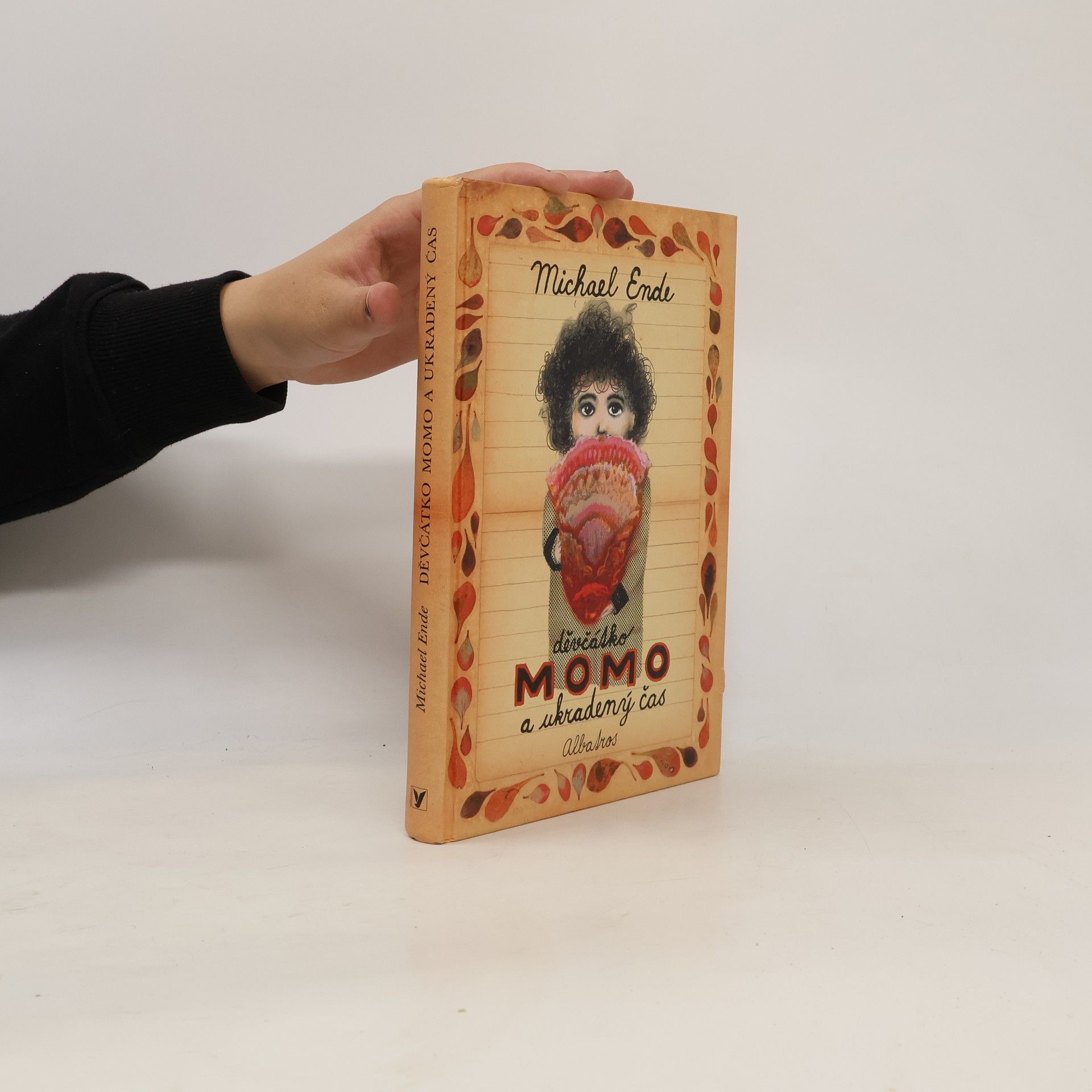 Michael Ende Děvčátko Momo a ukradený čas. Pohádkový román