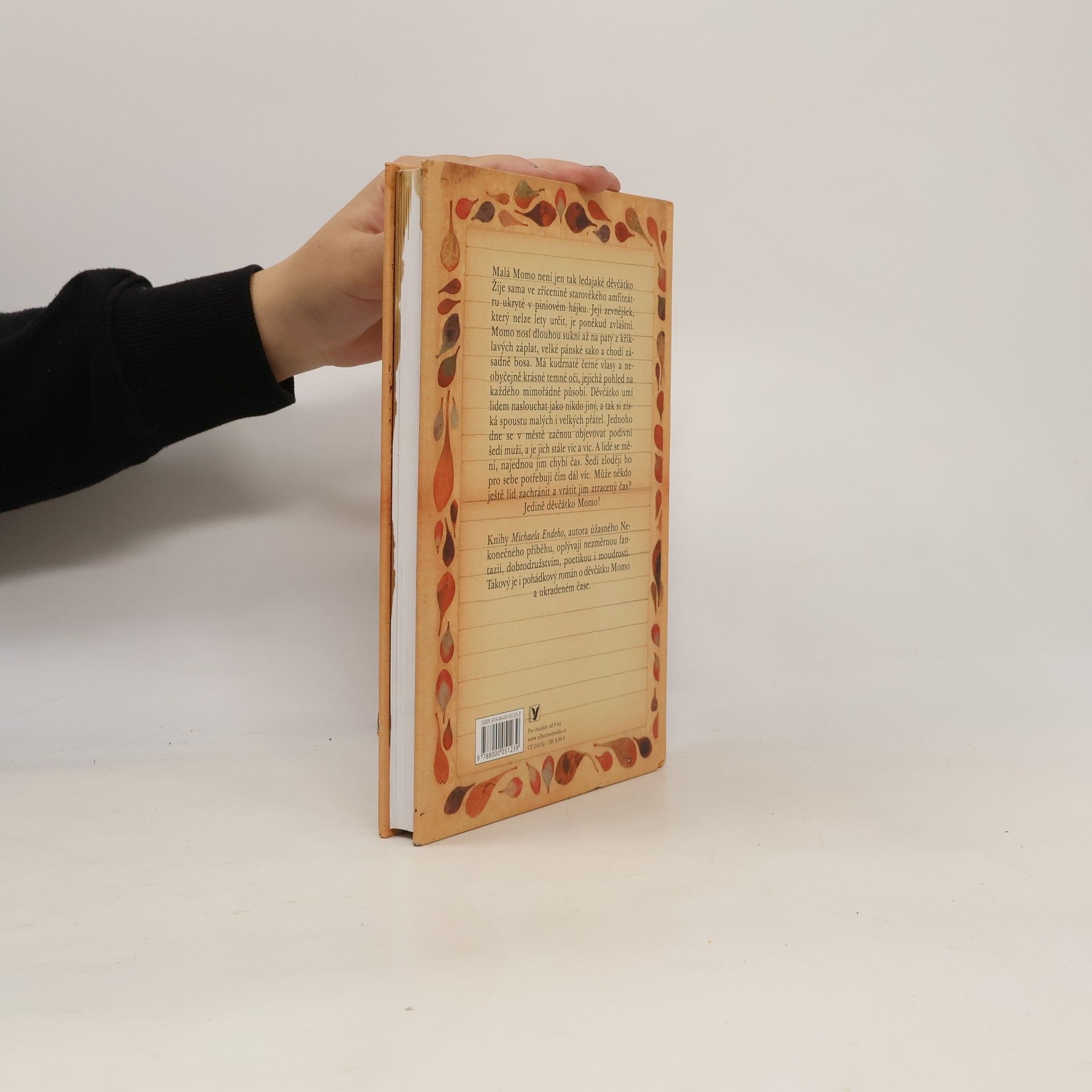 Michael Ende Děvčátko Momo a ukradený čas. Pohádkový román