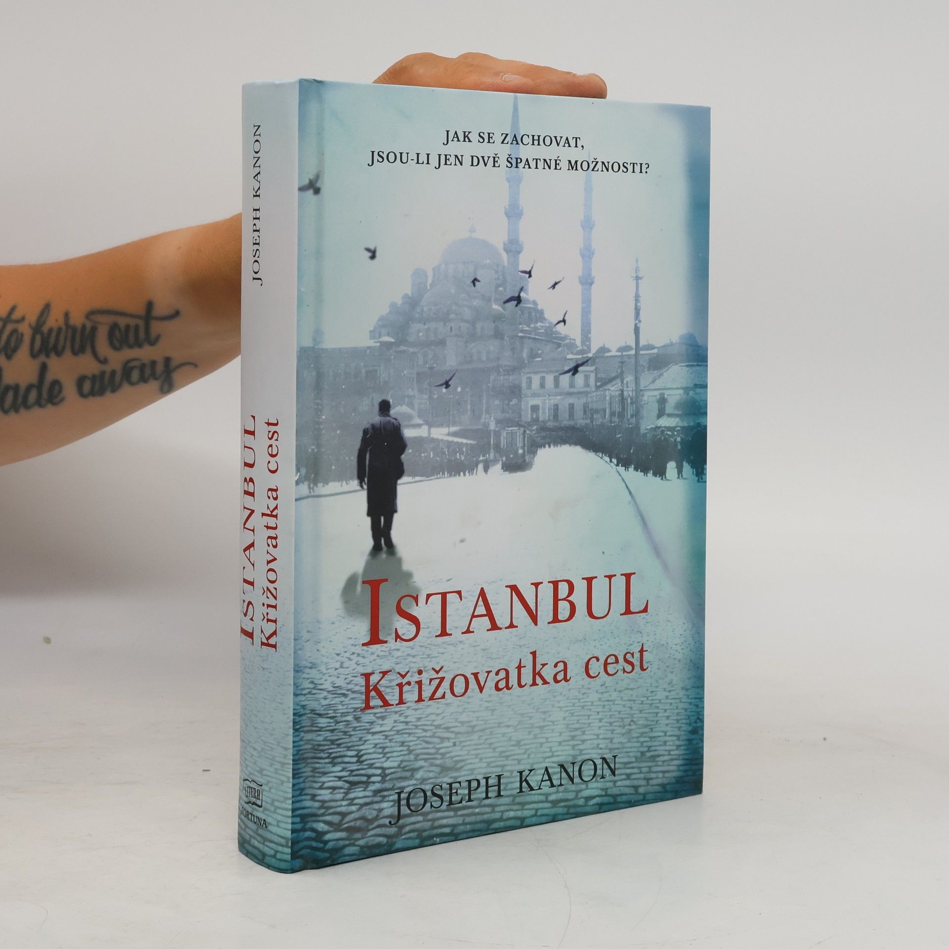 Joseph Kanon Istanbul. Křižovatka cest