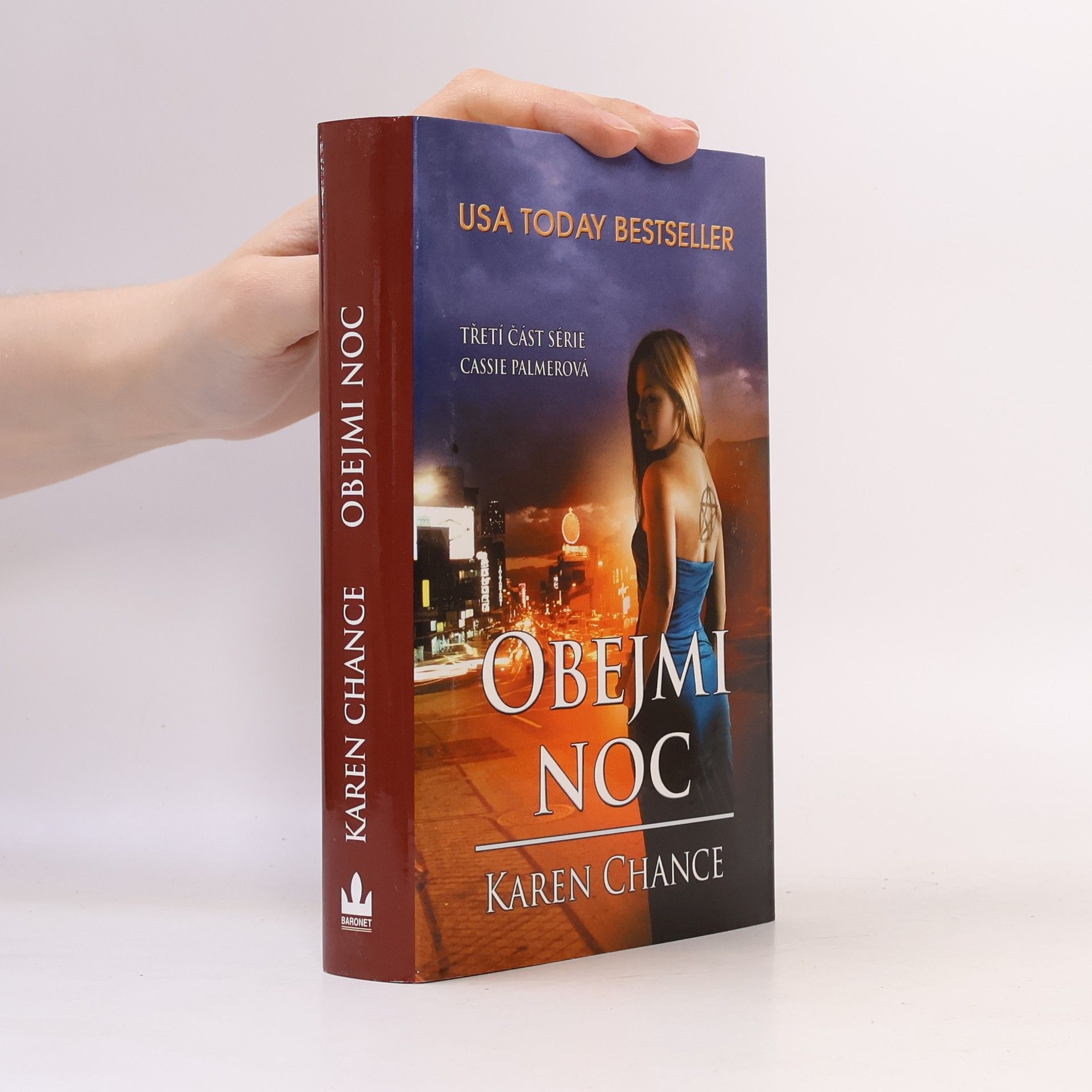 Karen Chance Obejmi noc