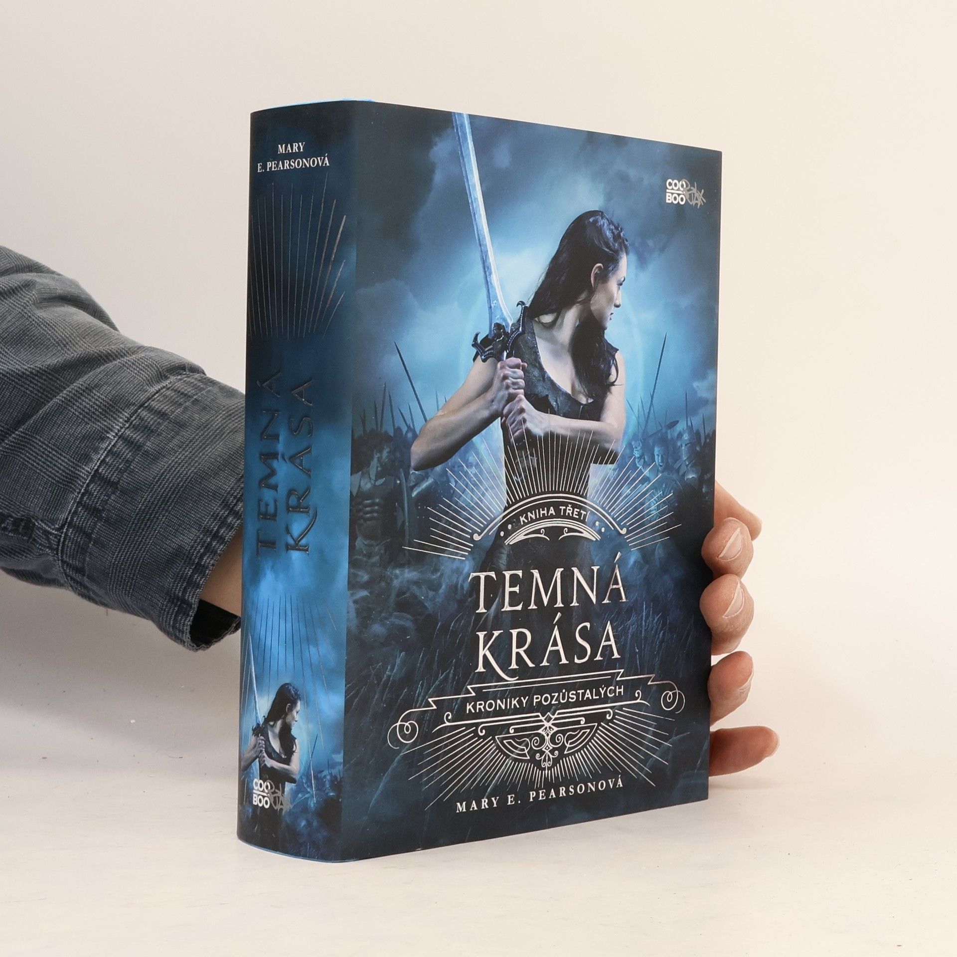 Mary E. Pearson Temná krása