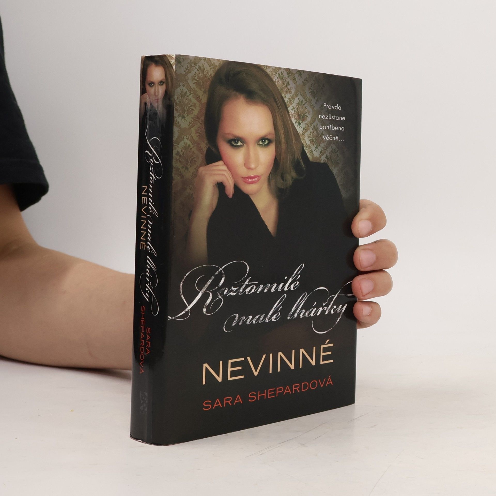 Sara Shepard Roztomilé malé lhářky. Nevinné