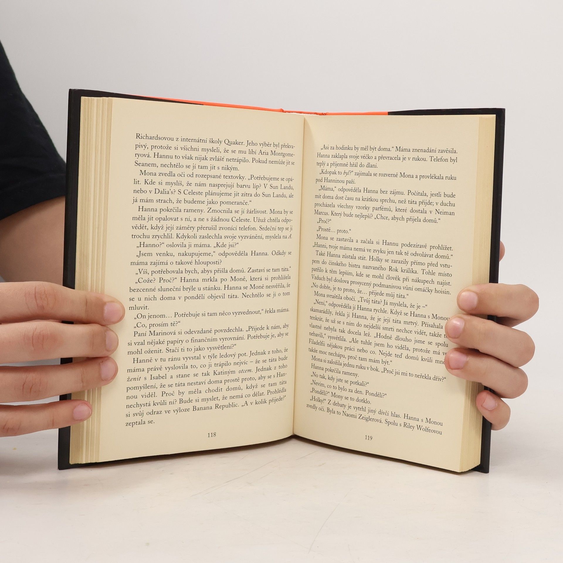 Sara Shepard Roztomilé malé lhářky. Nevinné