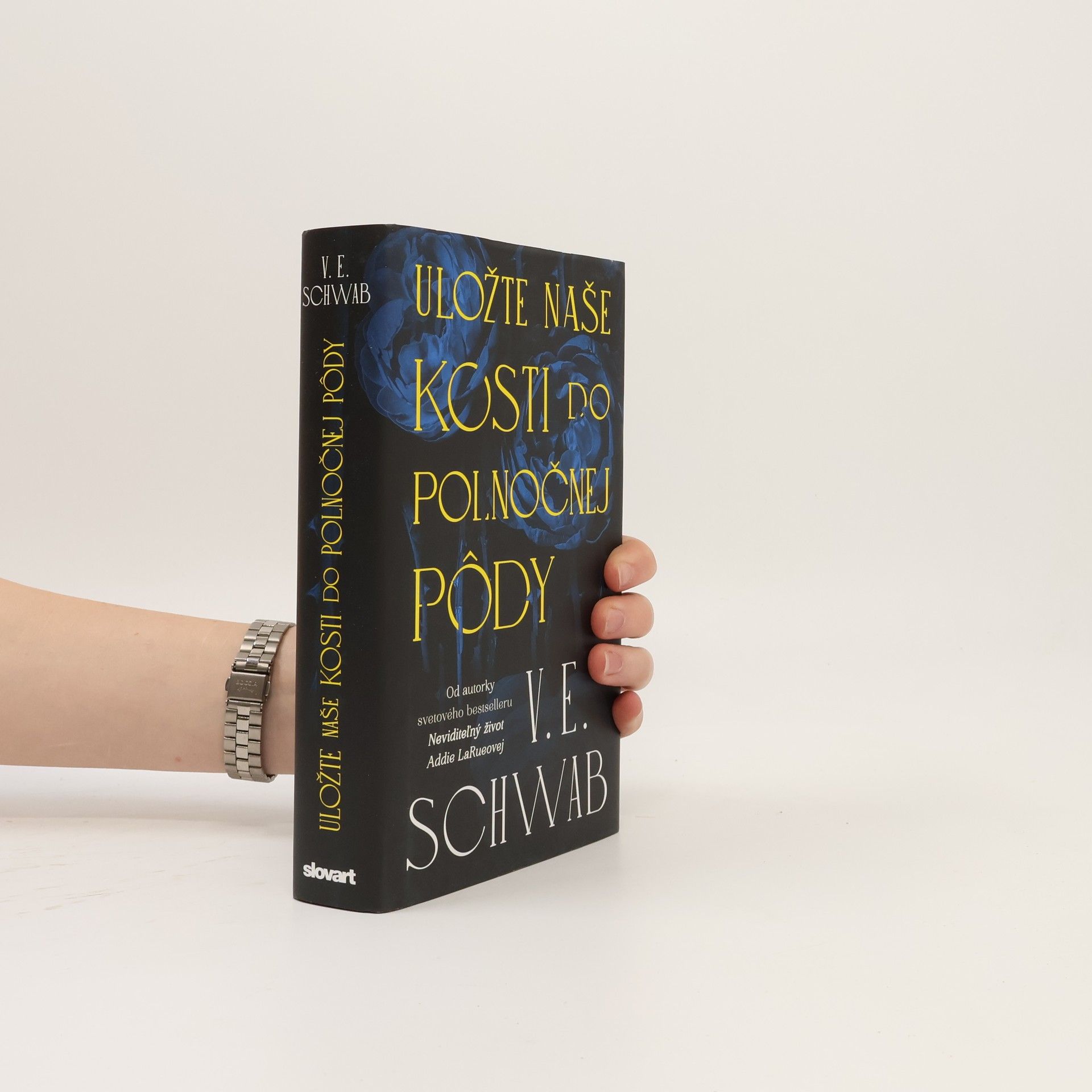 Victoria Schwab Uložte naše kosti do polnočnej pôdy