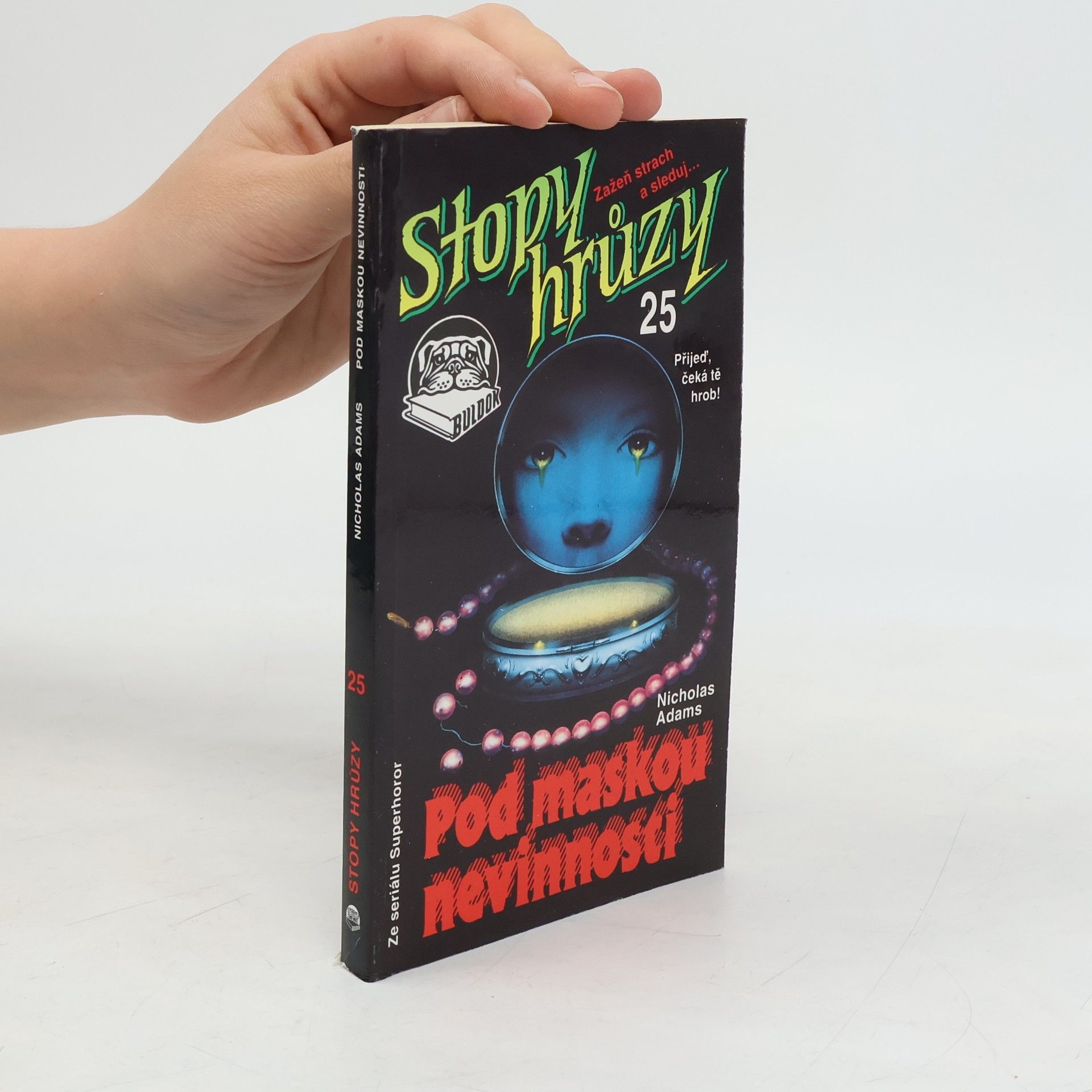 James D. MacDonald Stopy hrůzy 25. Pod maskou nevinnosti