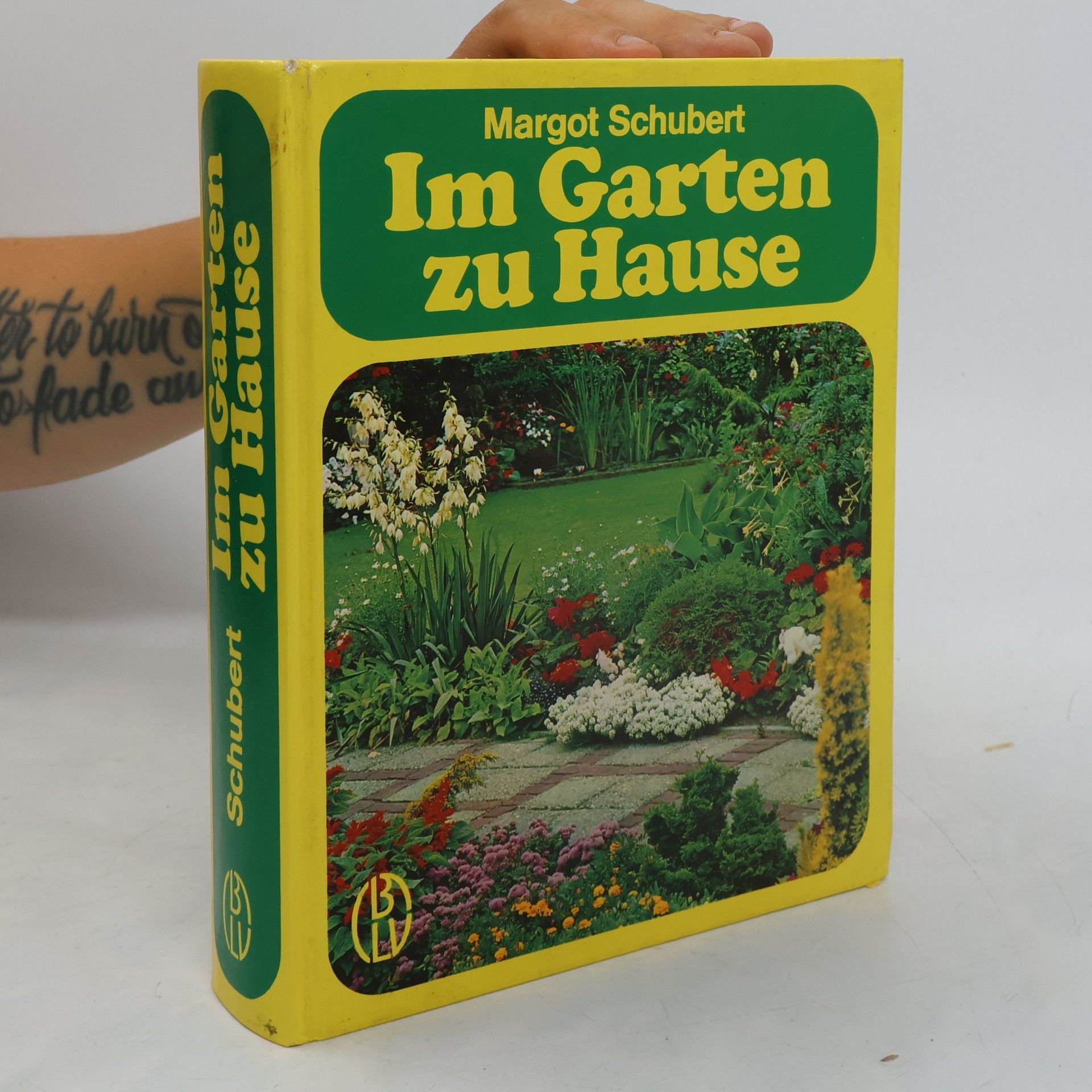 Margot Schubert Im Garten zu Hause