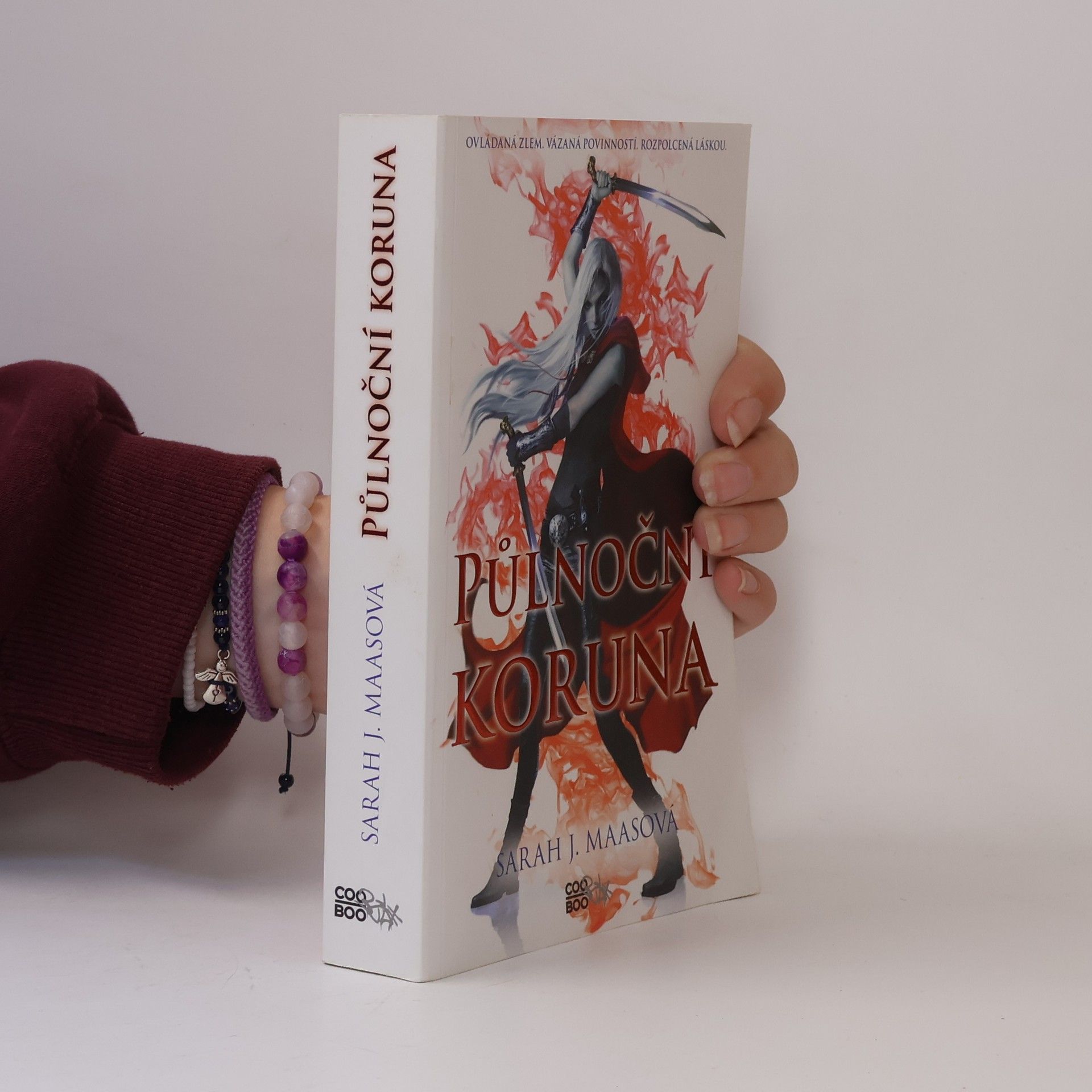 Sarah J. Maas Půlnoční koruna