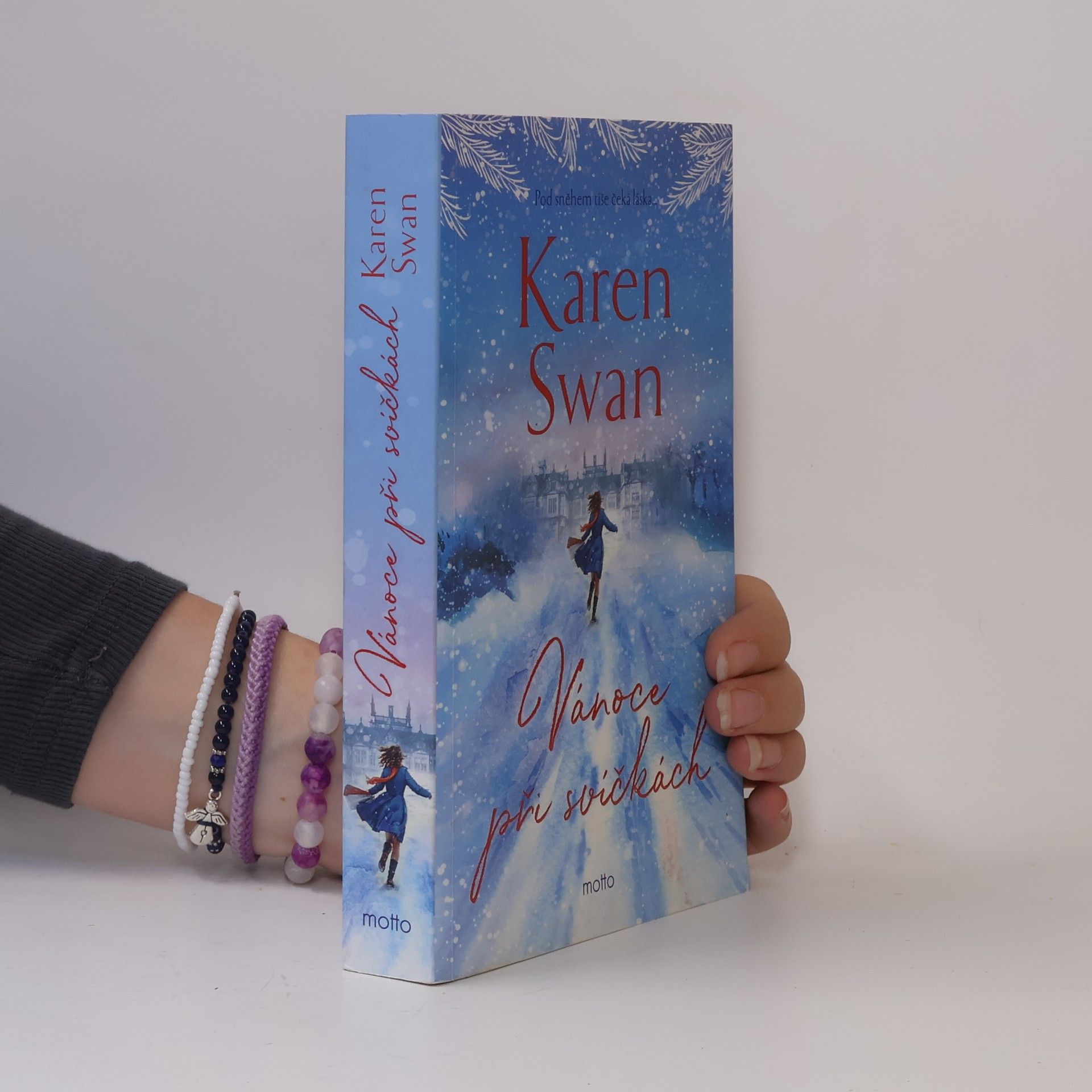 Karen Swan Vánoce při svíčkách