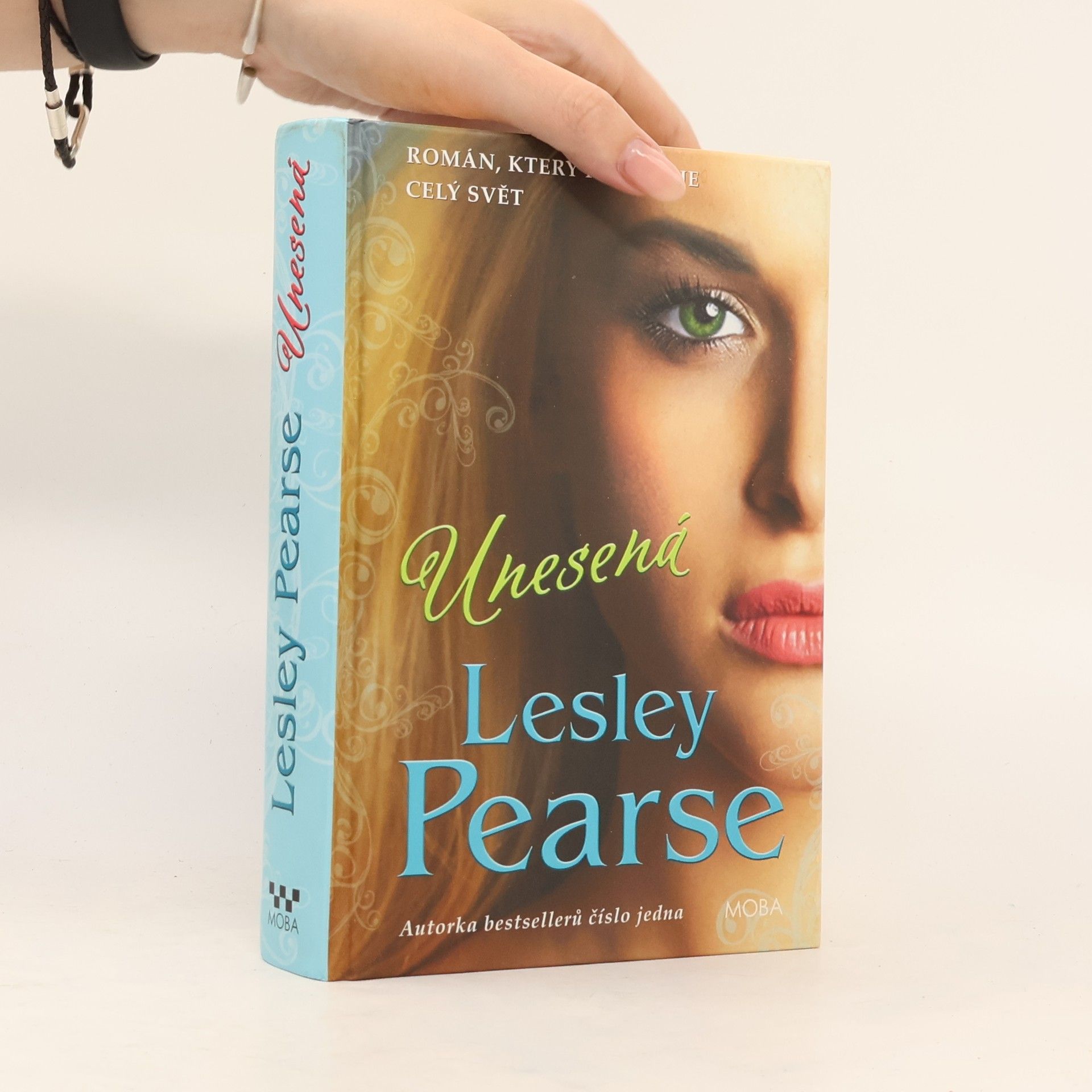 Lesley Pearse Unesená