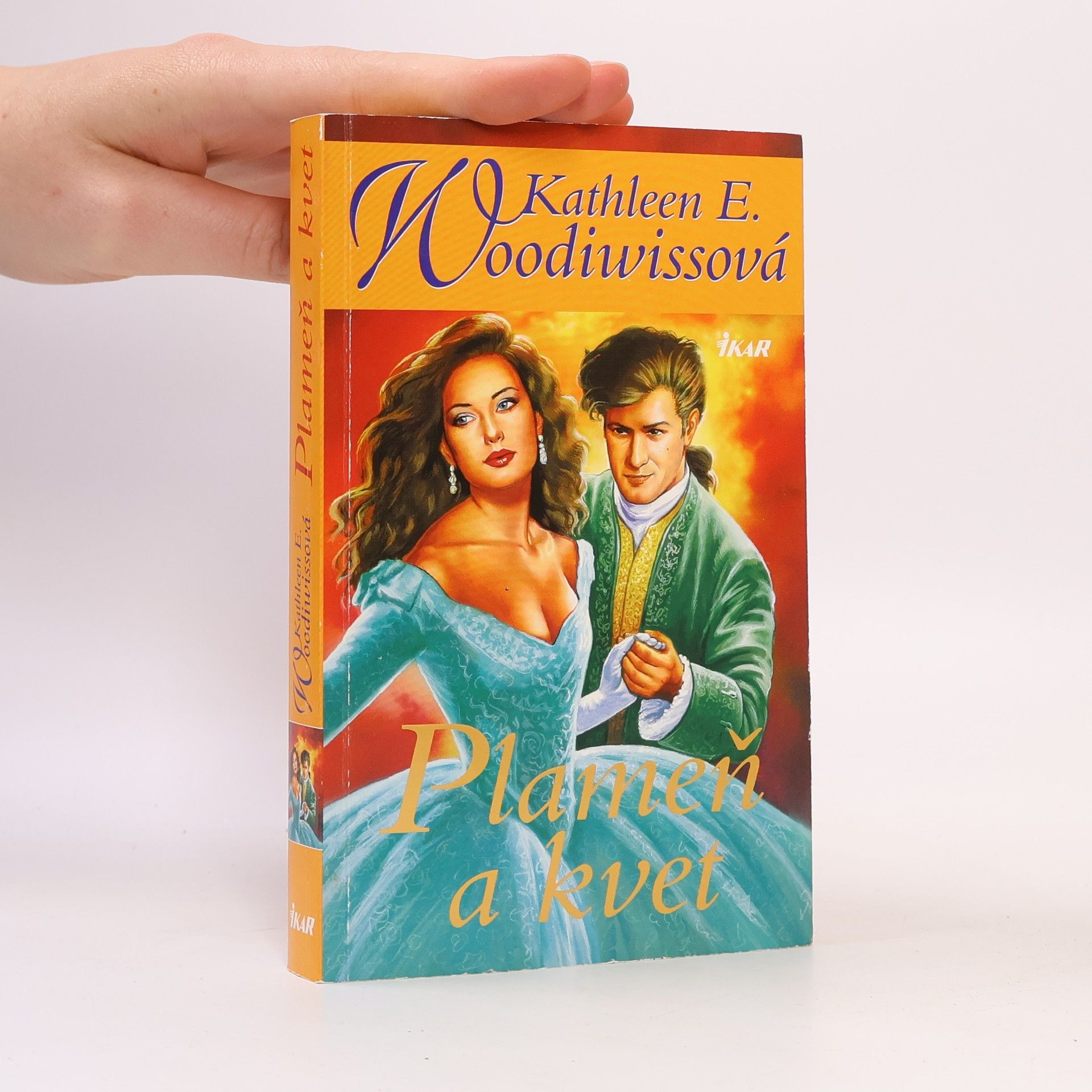 Kathleen E. Woodiwiss Plameň a kvet