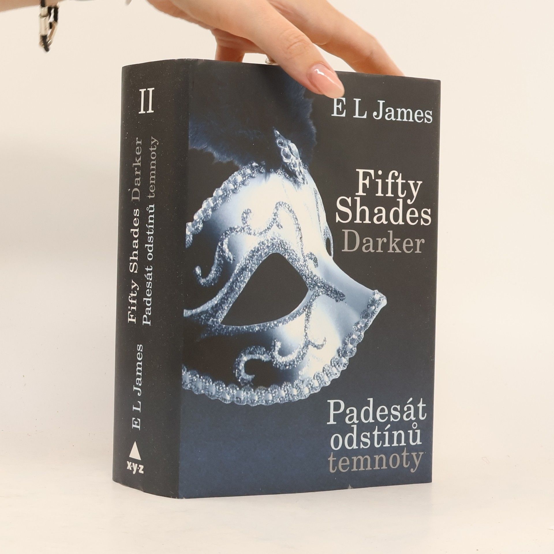 E. L. James Padesát odstínů temnoty
