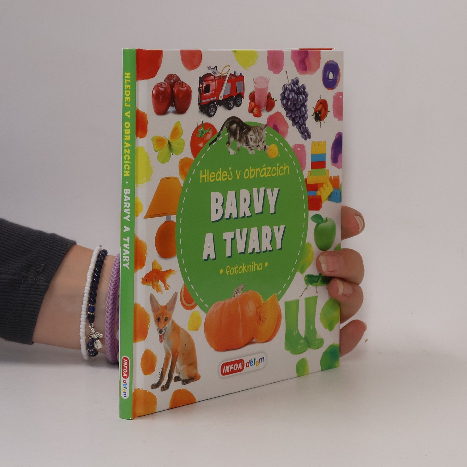 Various authors Hledej v obrázcích Barvy a tvary