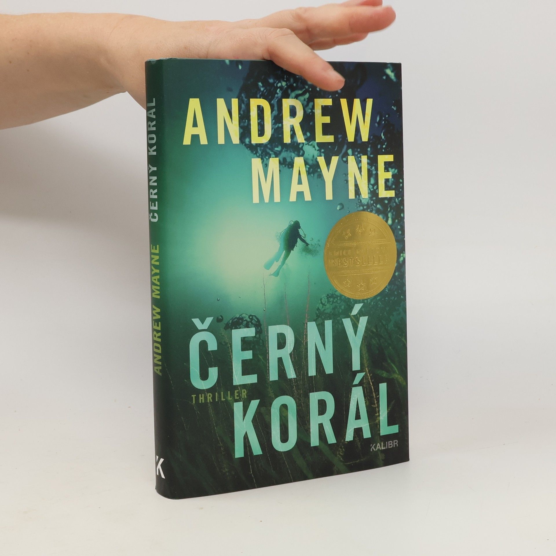 Andrew Mayne Černý korál