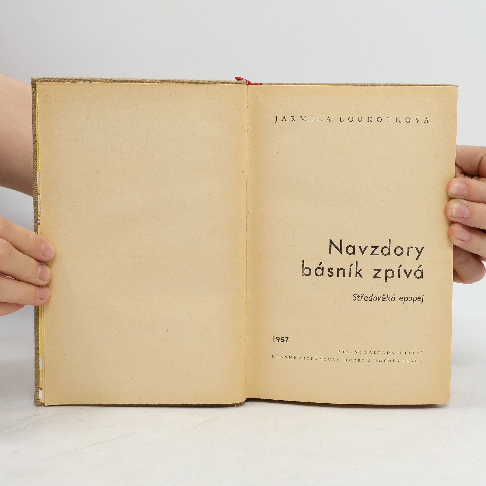 Jarmila Loukotková Navzdory básník zpívá