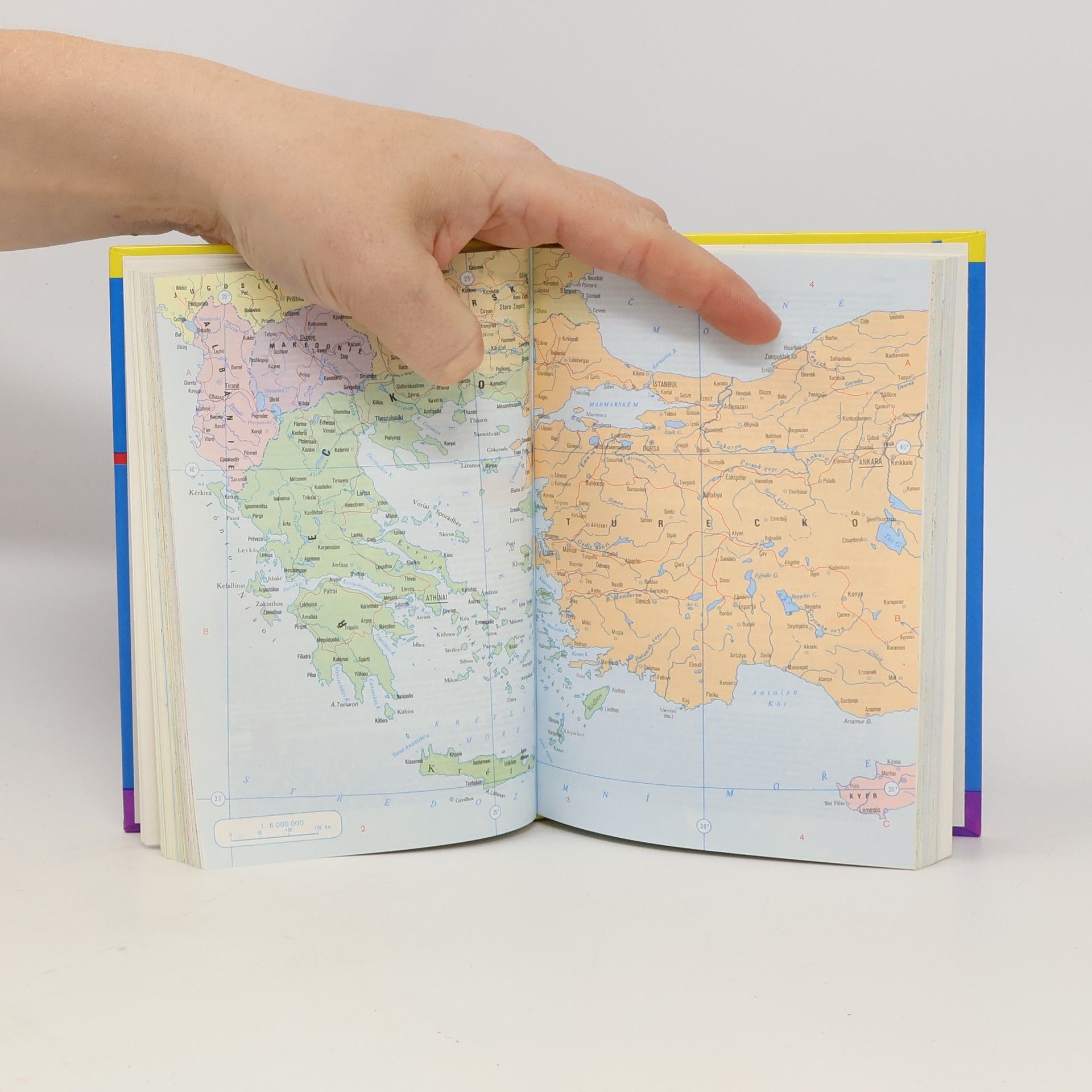 Collectif d'auteurs Kapesní atlas světa