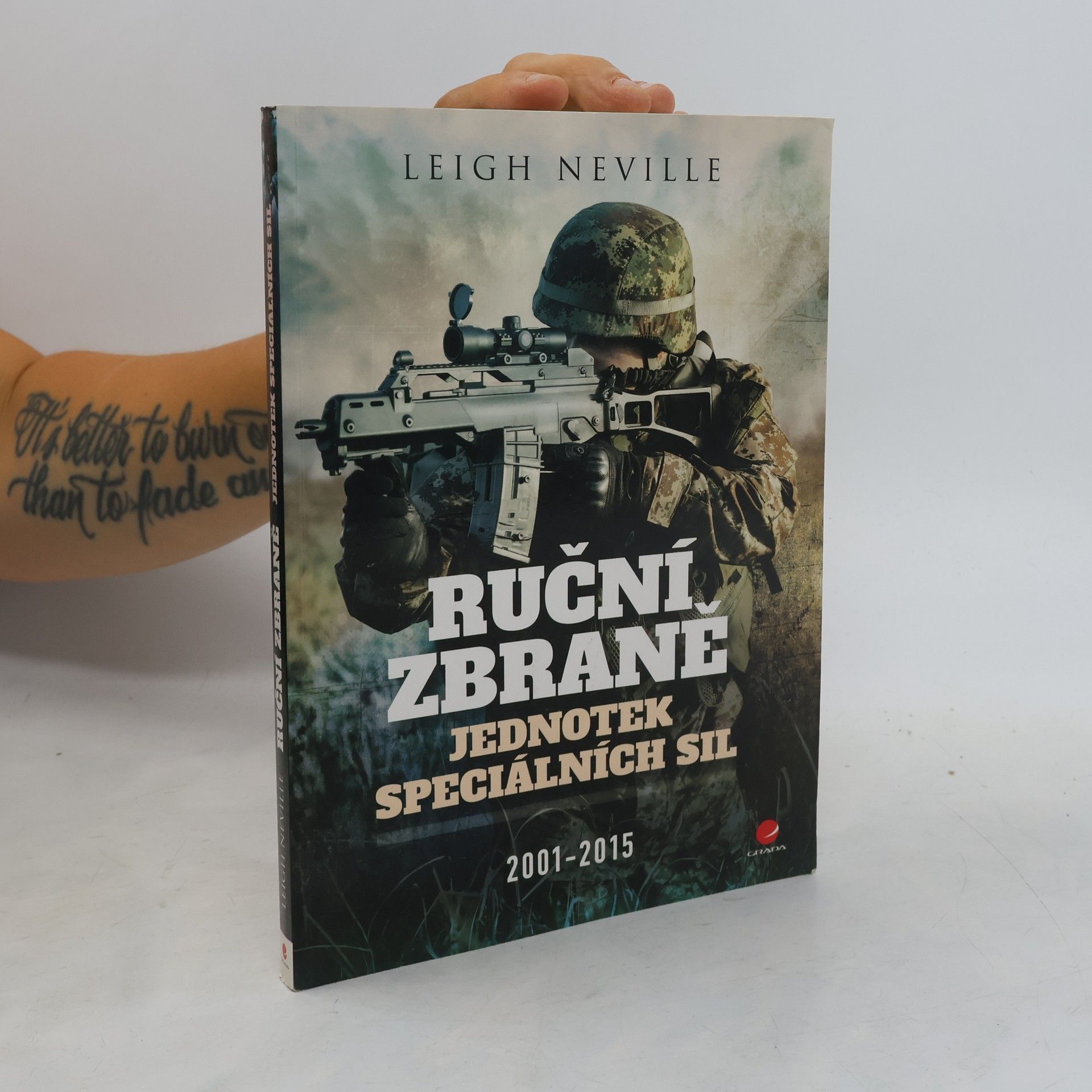 Leigh Neville Ruční zbraně jednotek speciálních sil 2001-2015
