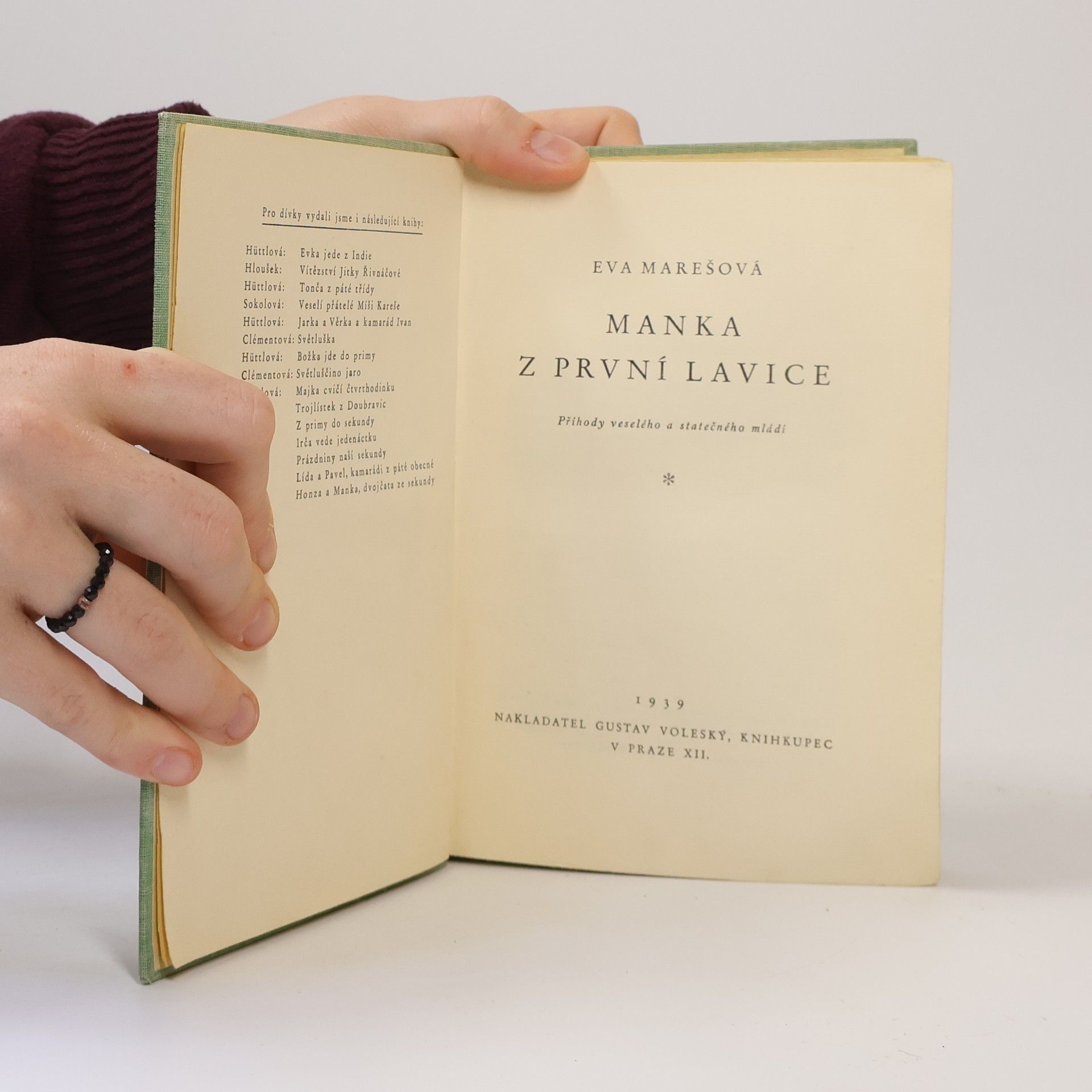 Eva Marešová Manka z první lavice. Příhody veselého a statečného mládí