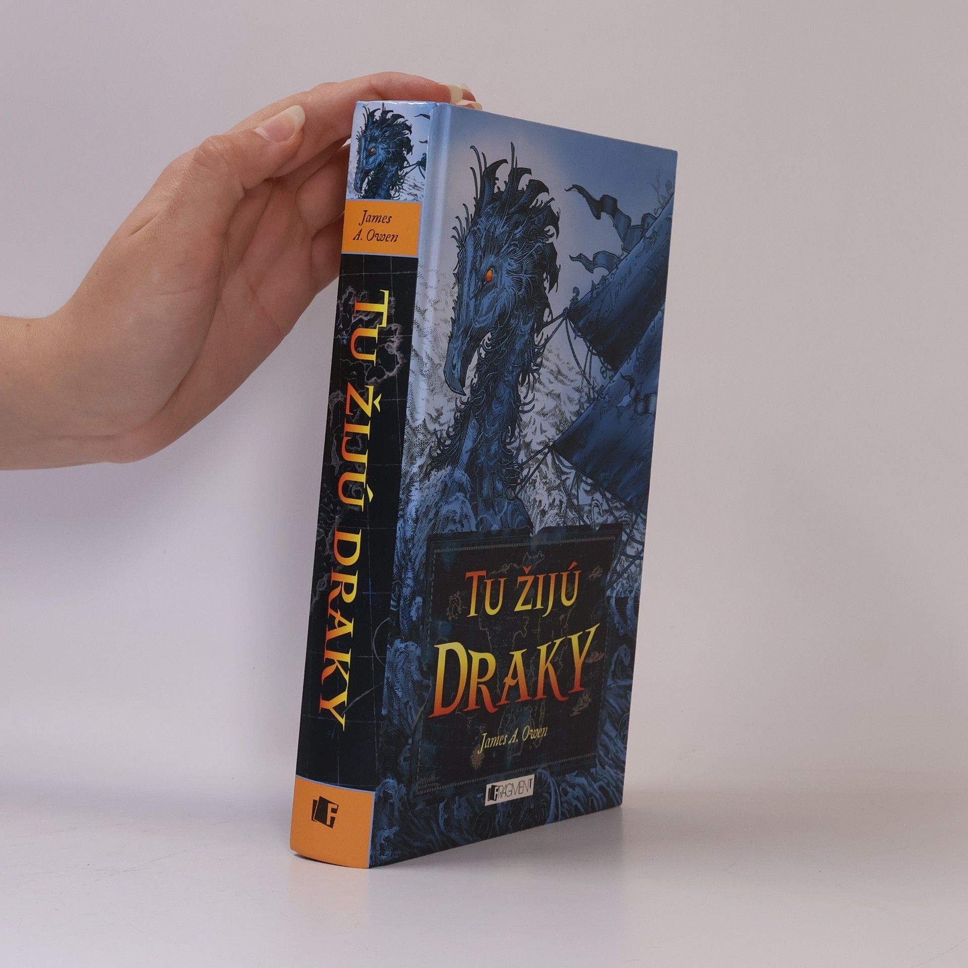 James A. Owen Tu žijú draky