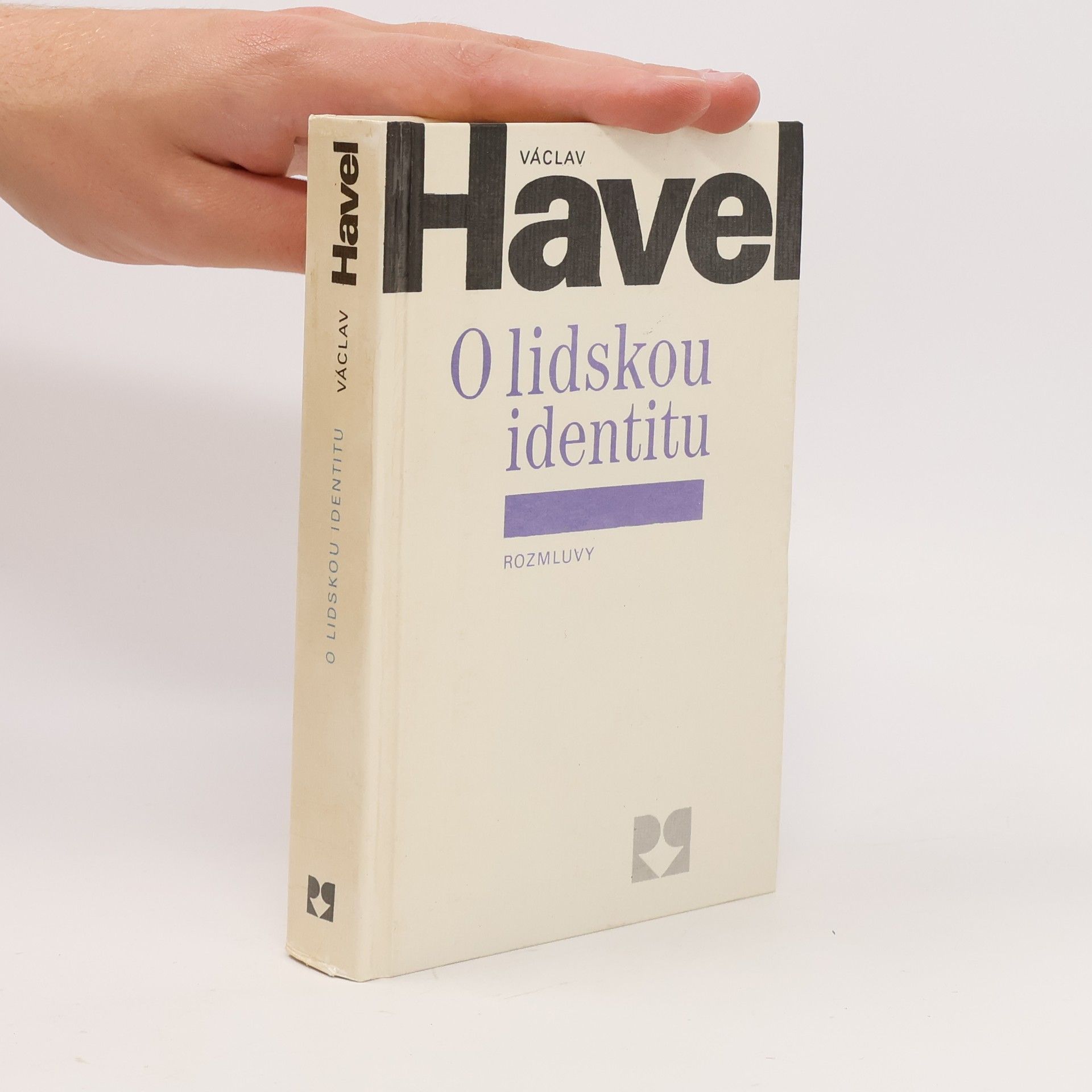 O lidskou identitu